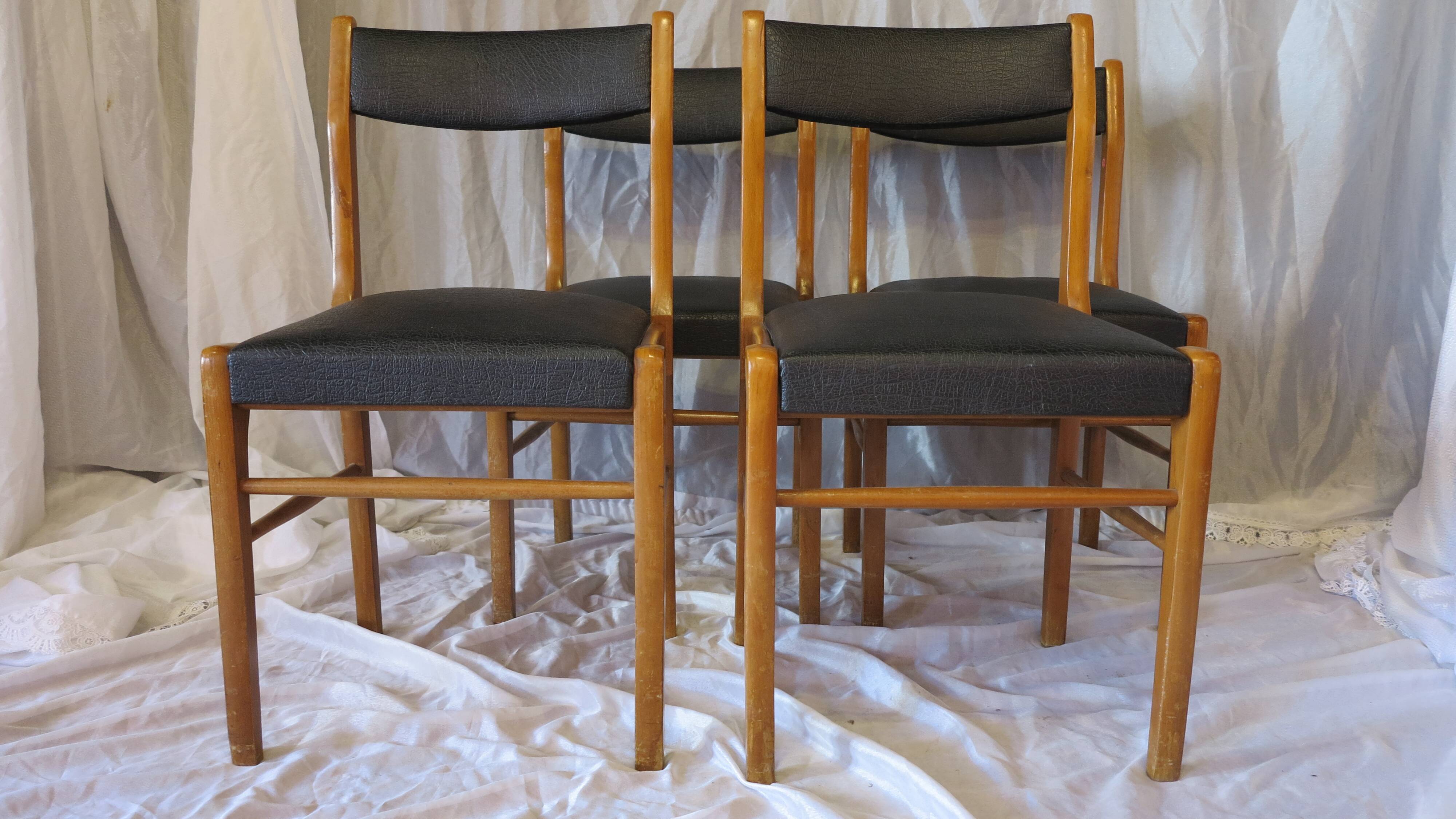 Set of 4 Scandinavian chairs in black faux leather