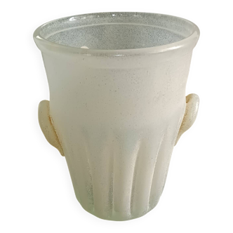 Beige fluted ear-shaped glass paste bucket