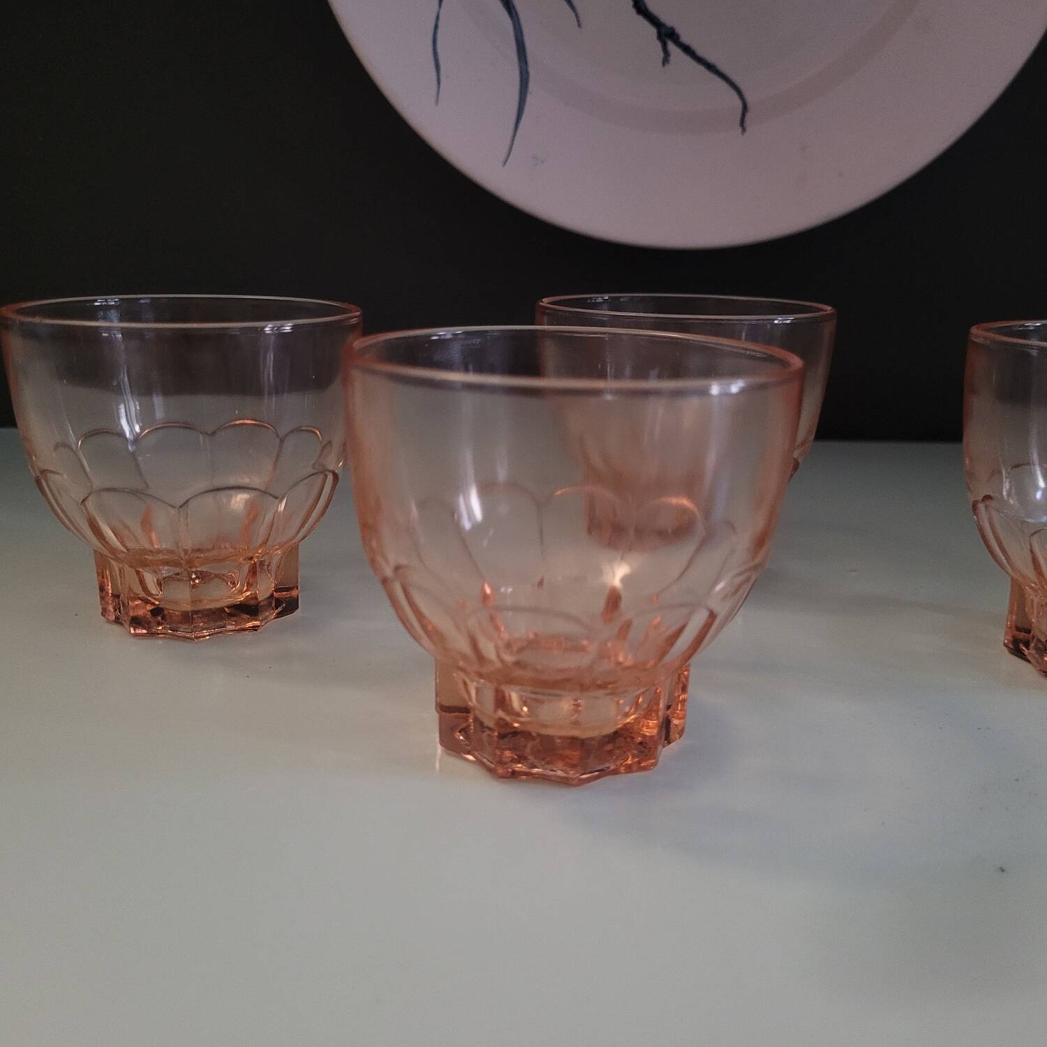 4 verres ambrés à base étoilée – France, années 40-50