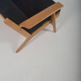 Danish sofa GE-290 designed by Hans Wegner for Getama