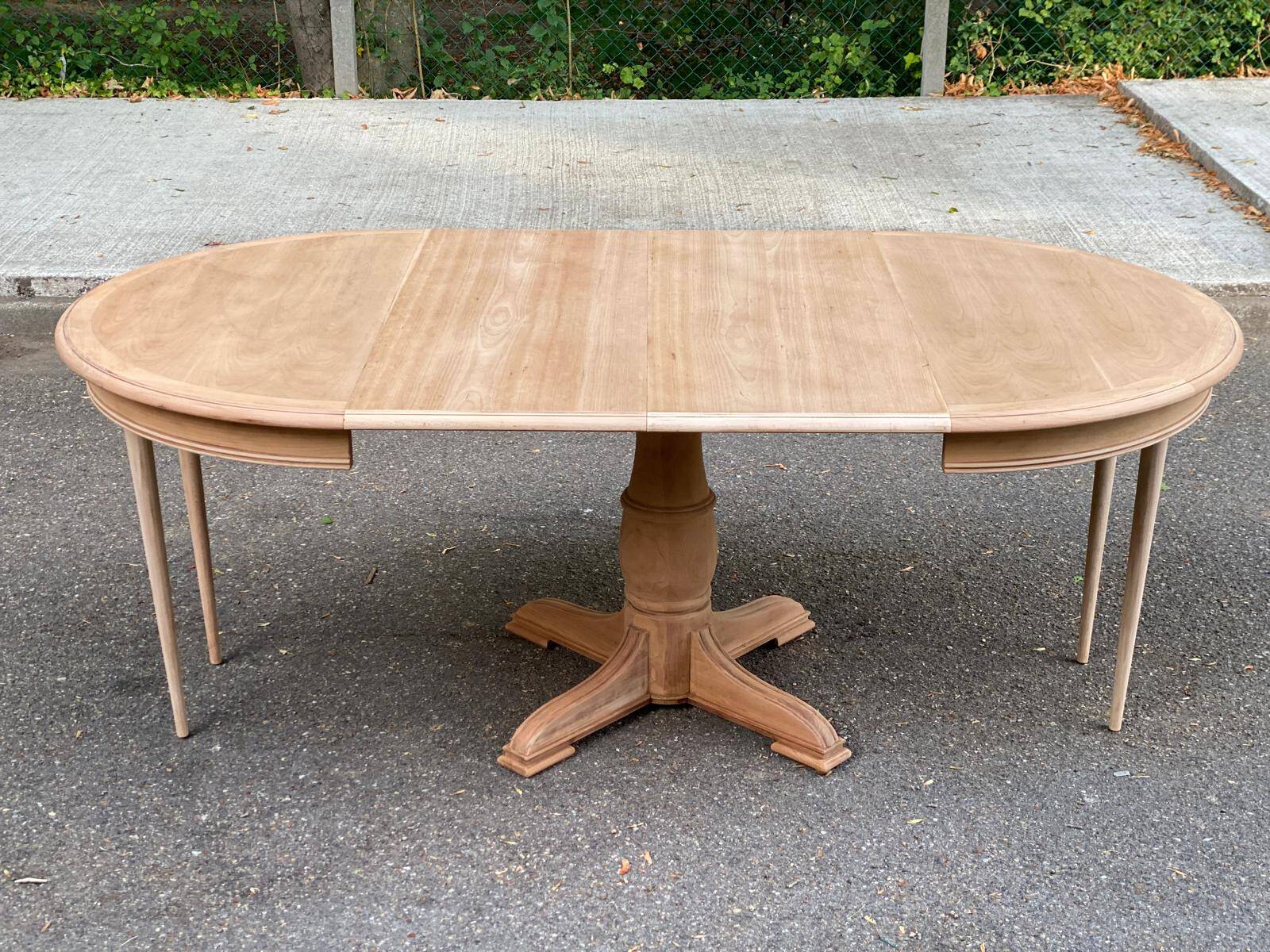 Large extendable round dining table stripped with a central wooden leg 110-198cm.