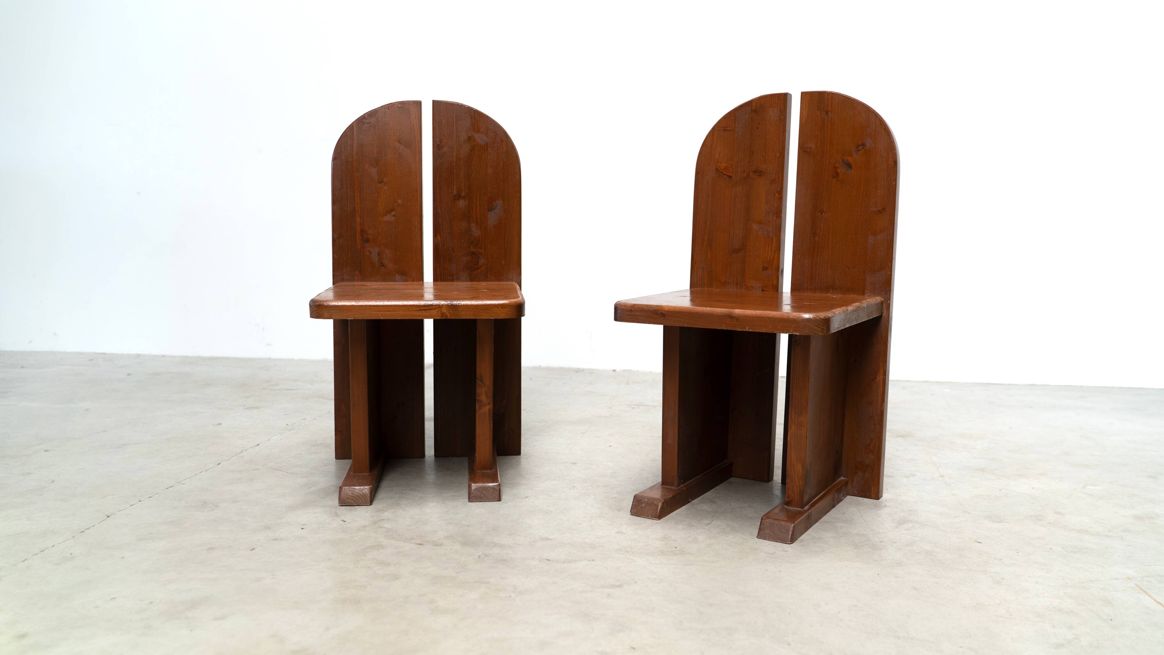 Ensemble de deux chaises de salle à manger sculpturales