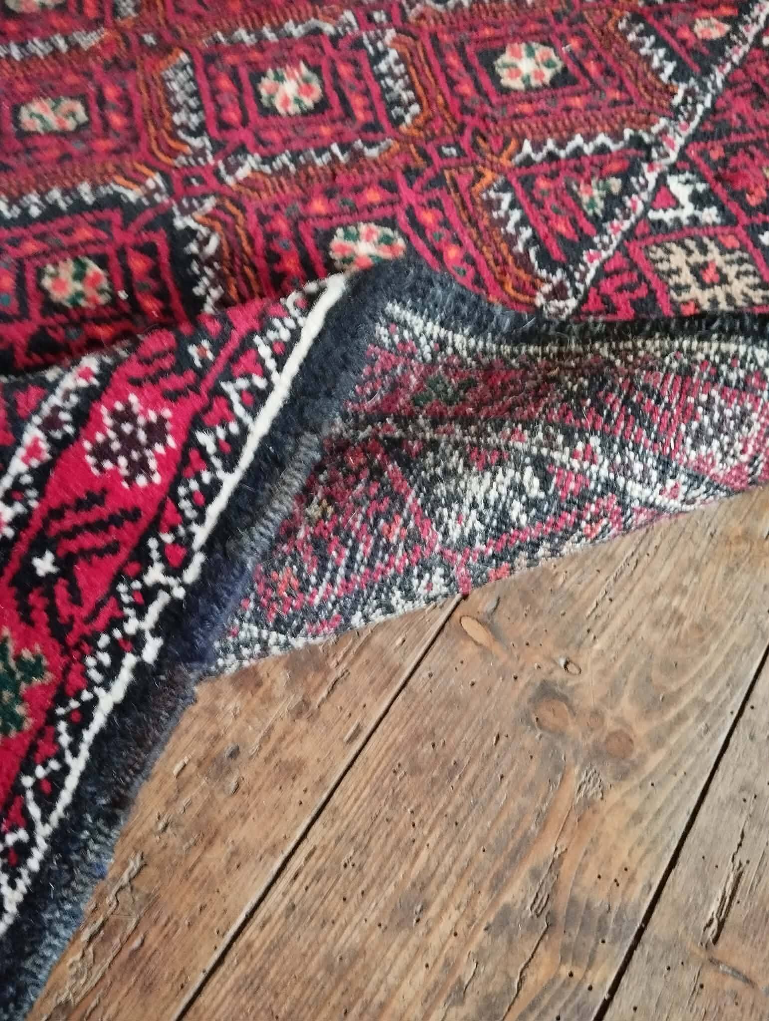 Handmade Belouch Persian rug 184x108cm