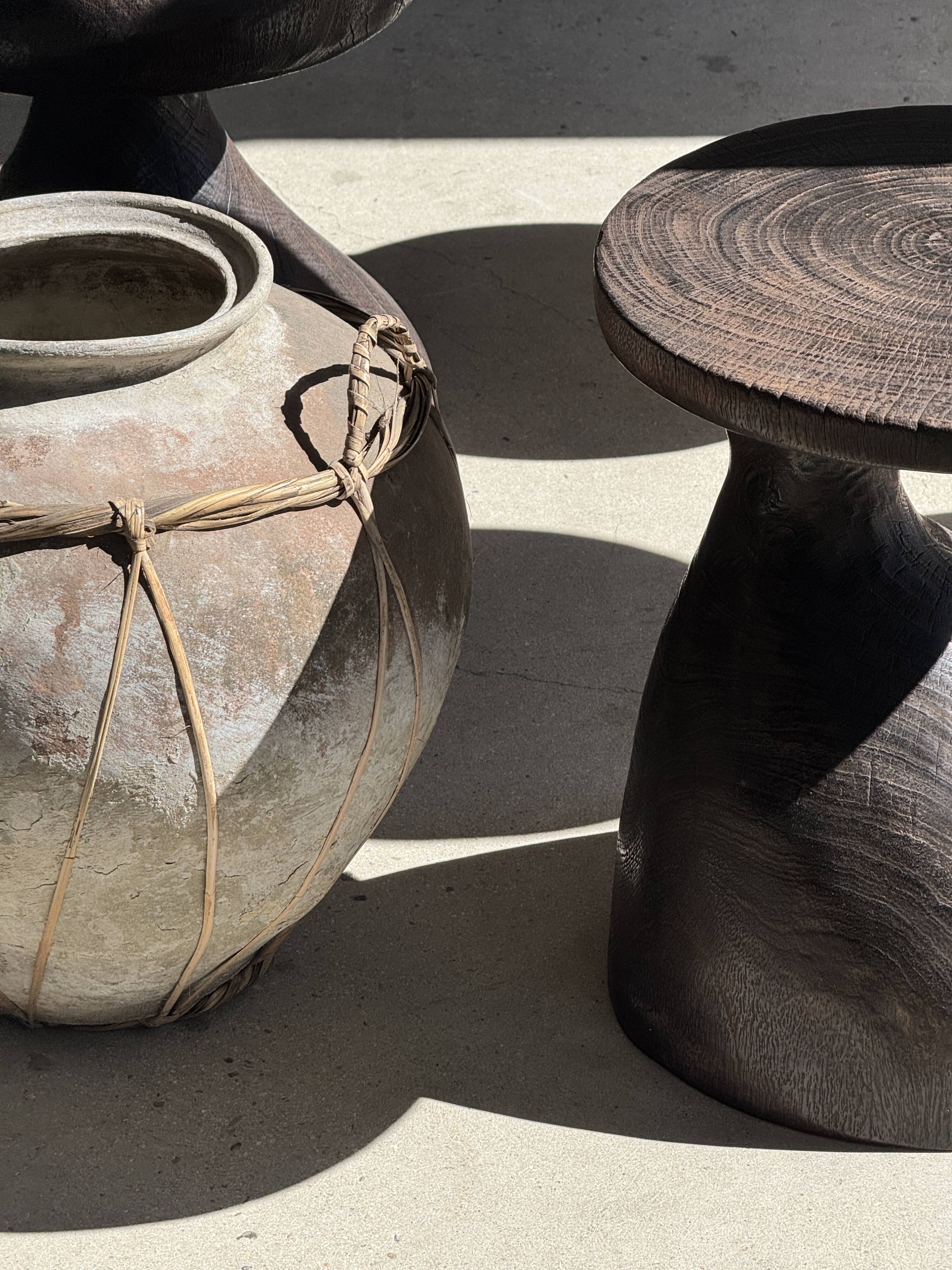 Sexy Neck - Solid wood (monoxyle) brown side table