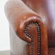 Fauteuil club en peau de mouton de style anglais avec une belle patine