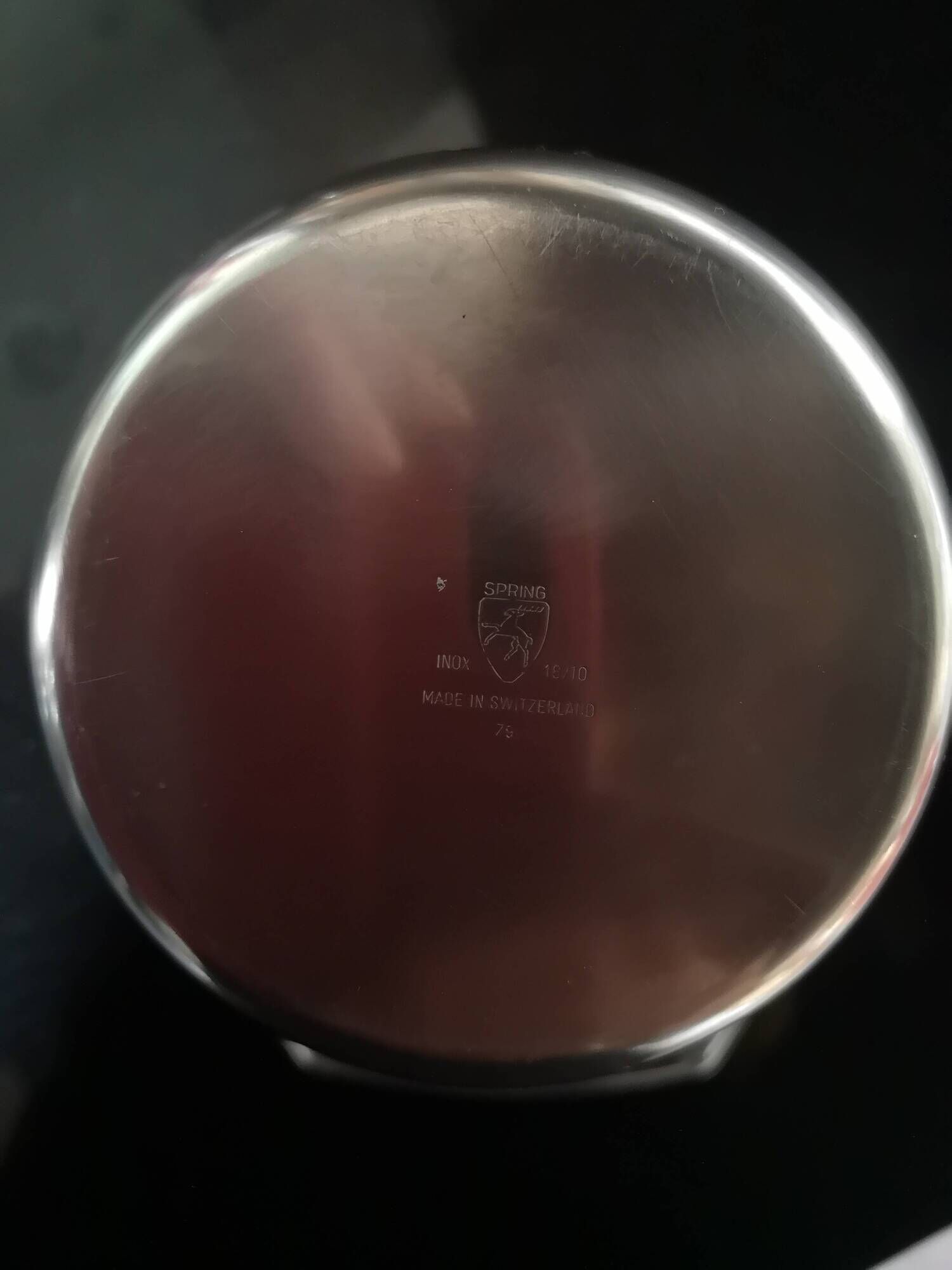 Ice bucket and its spoon