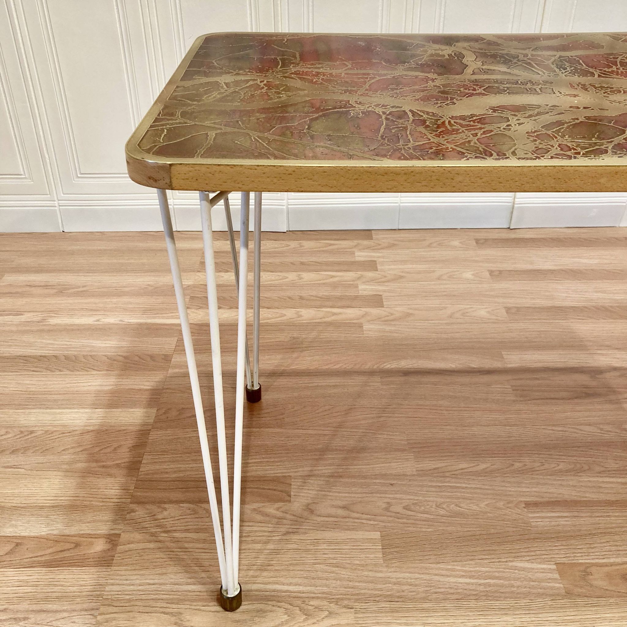 Table à manger design et estampille scandinave "1950".