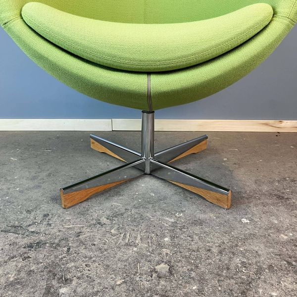 Fauteuil ''Planet'' de Stokke, chrome et housse en tissu vert lime, style milieu du siècle.