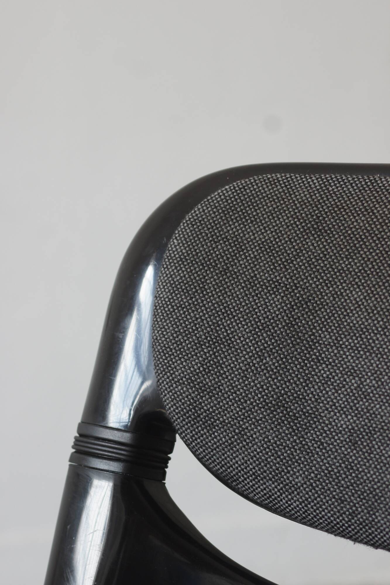 Fauteuil dorsal noir de G. Piretti & E. Ambas, Italie, années 1980