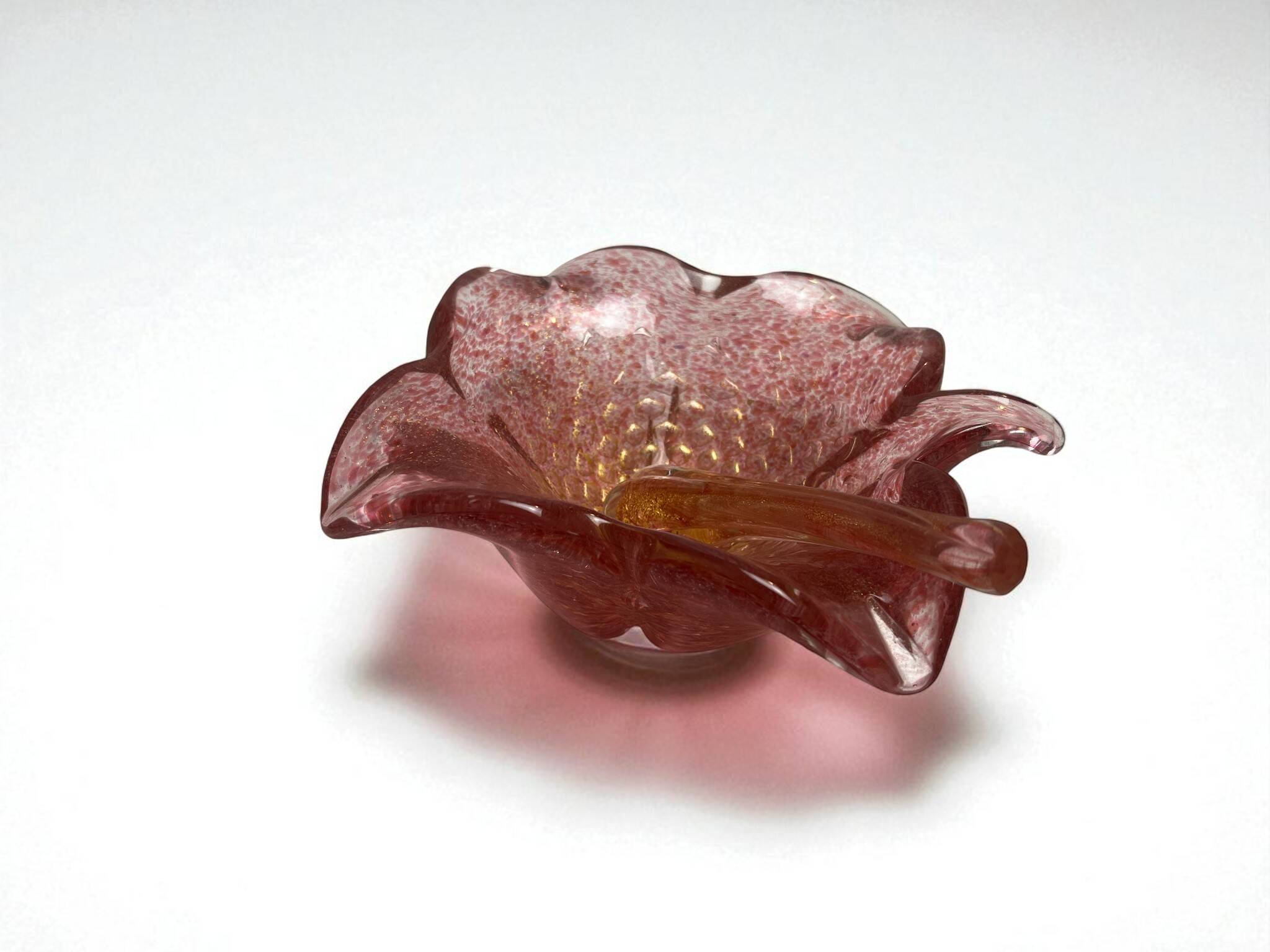Murano, vide poche forme mortier fleur rose et or XXème