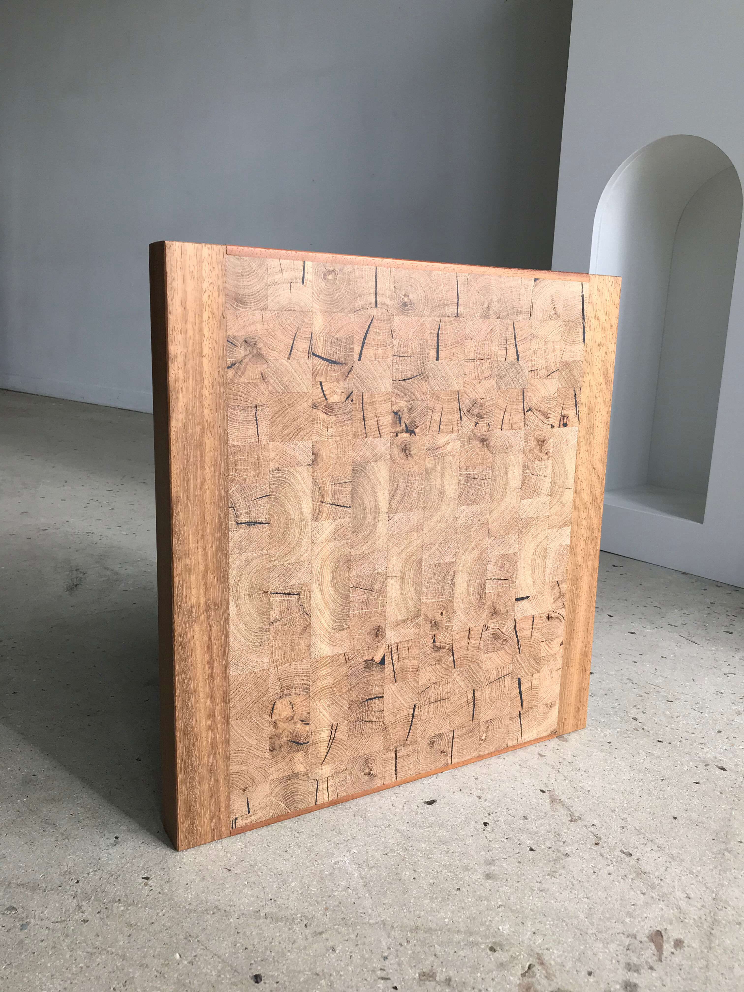 Decorative wooden top with checkerboard effect