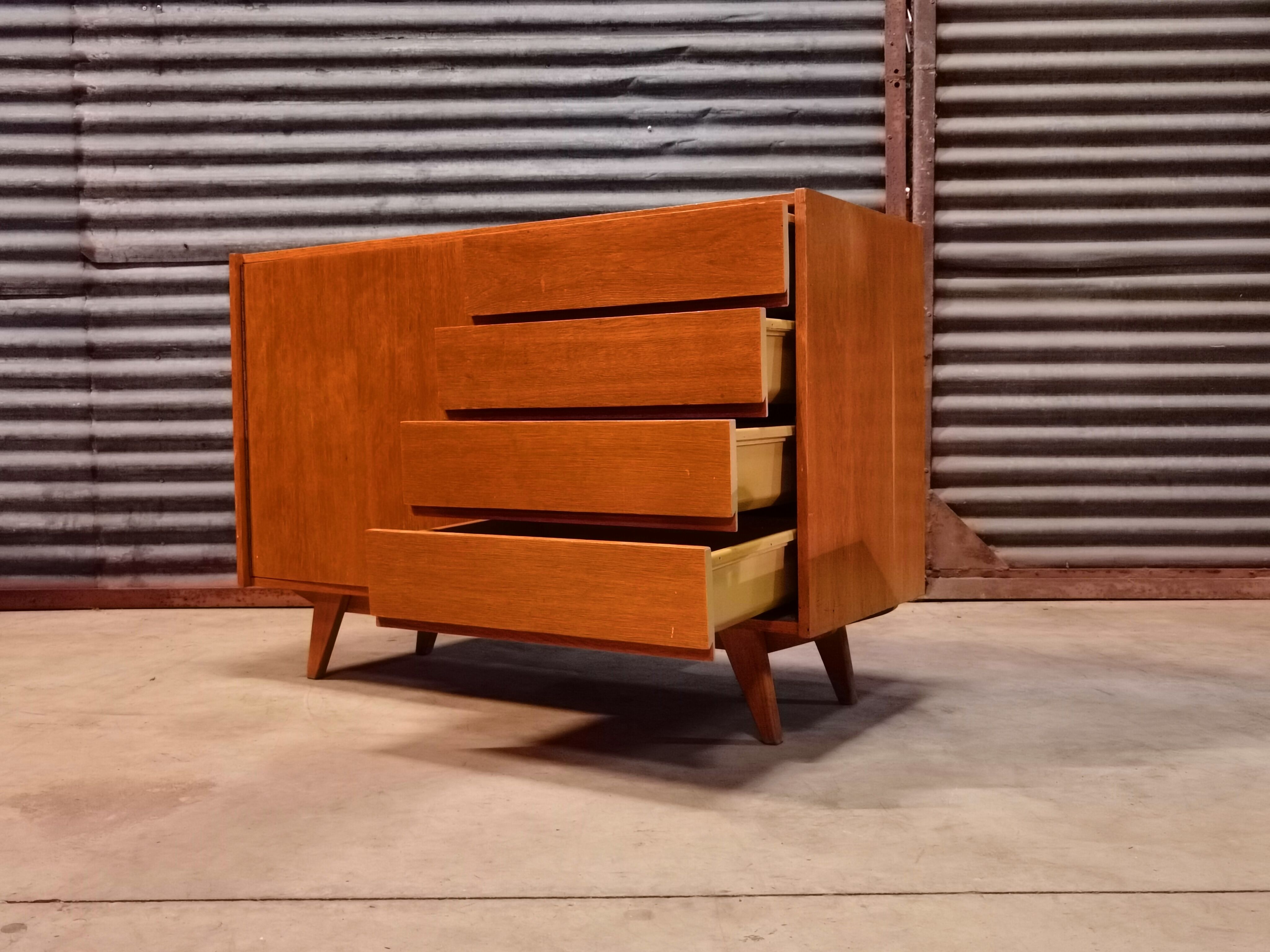 Buffet U 458 par Jiri Jiroutek pour Interier Praha 1960