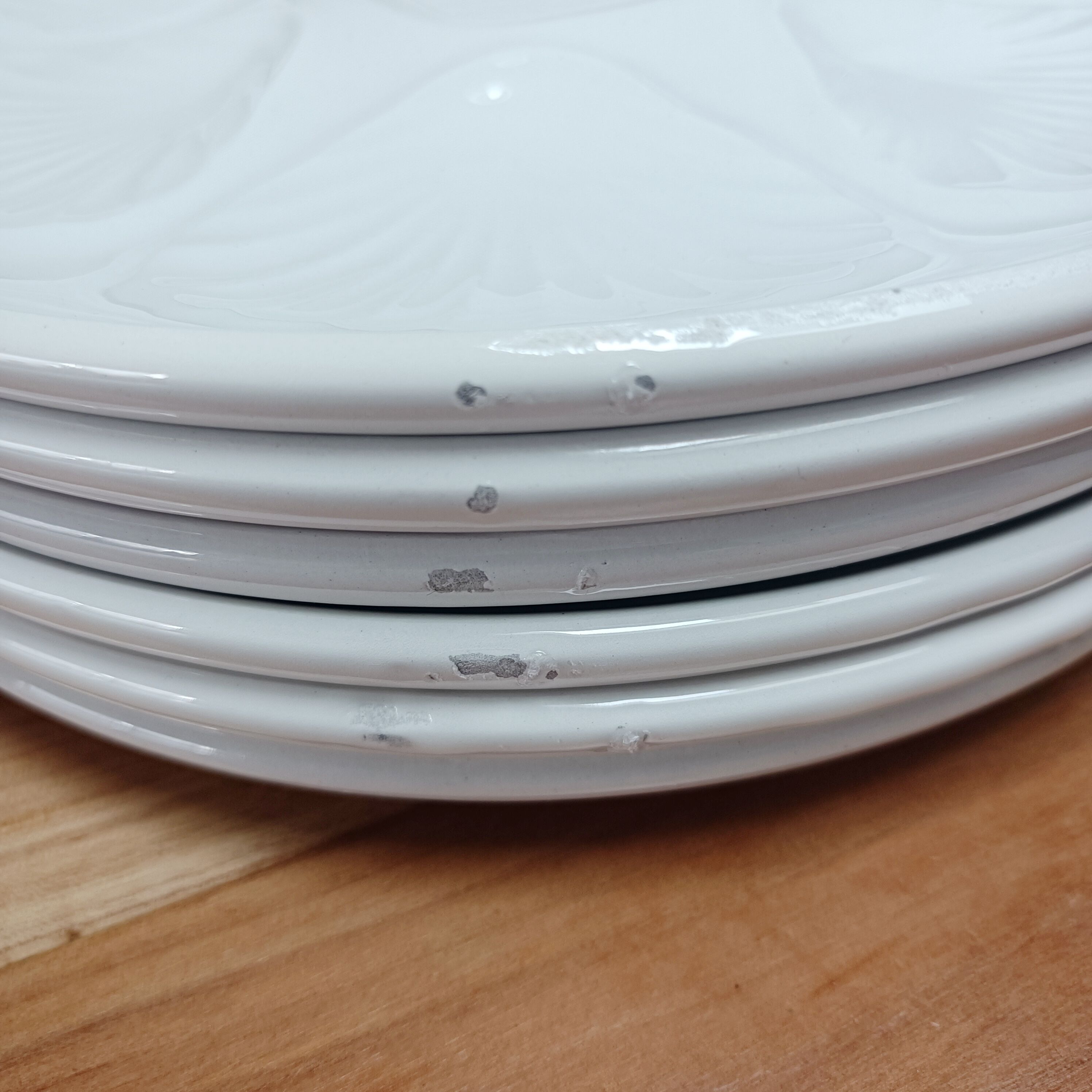 Set of 6 white oyster plates