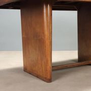 Table en bois plaqué loupe des années 1940