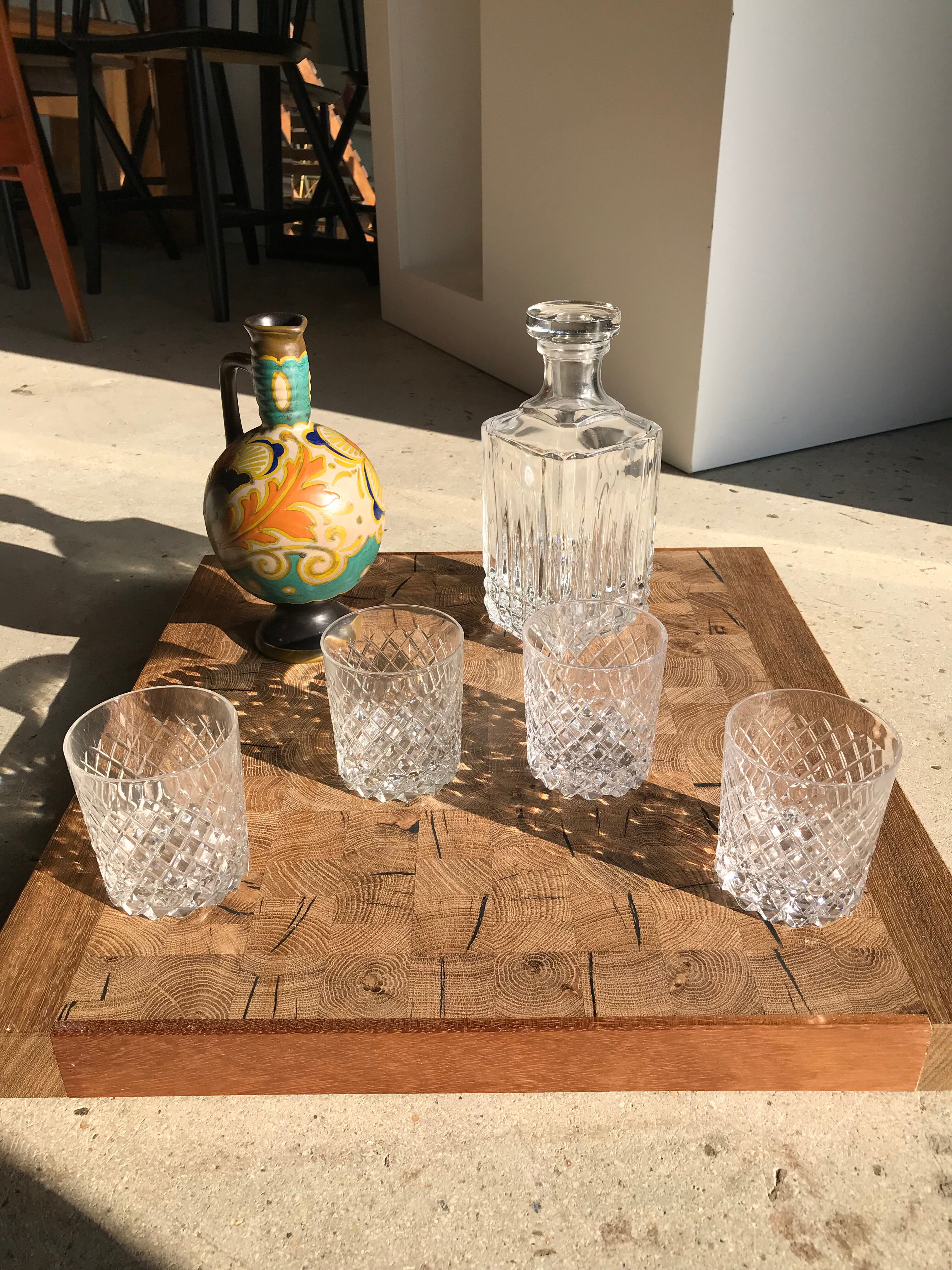 Decorative wooden top with checkerboard effect