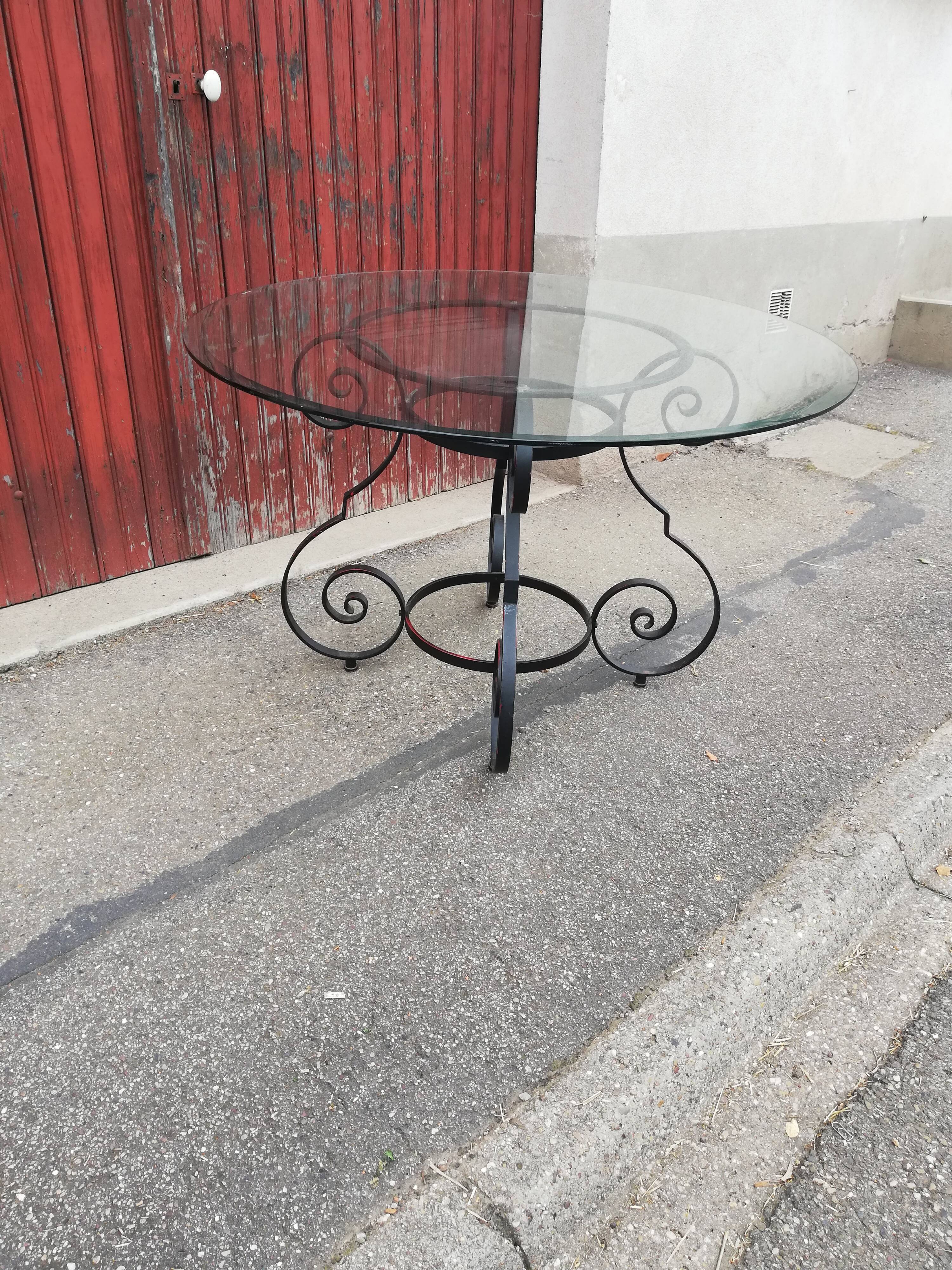 Table fer forgé et plateau verre