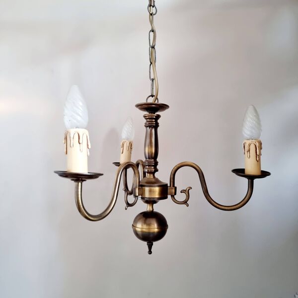 Lampe classique en laiton de style hollandais de couleur bronze doré