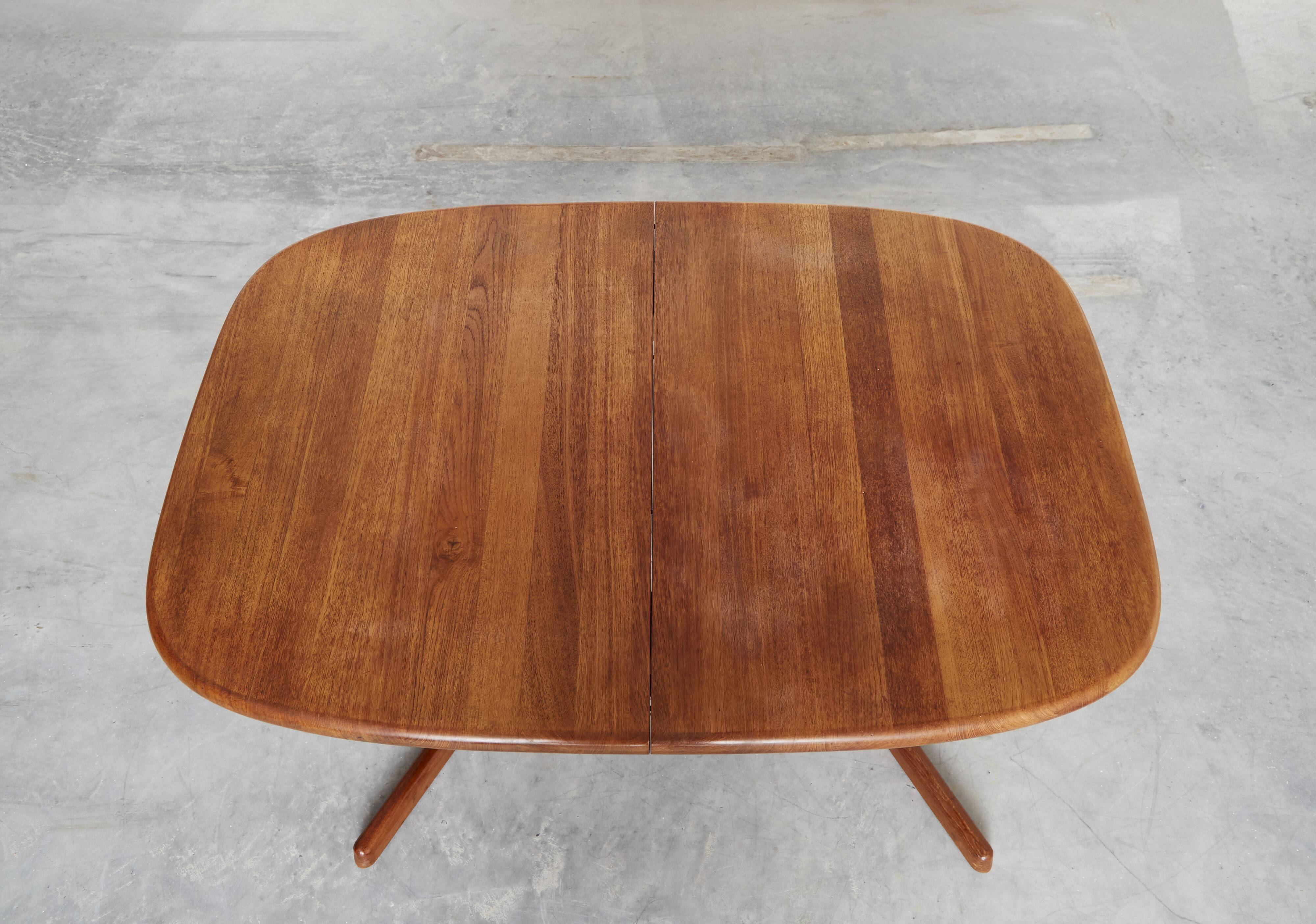 Juul Kristensen superelliptical Mid-Century Dining Table for Glostrup