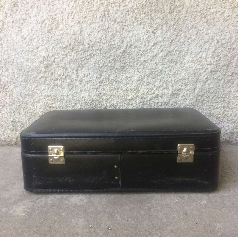 Valise en carton vintage