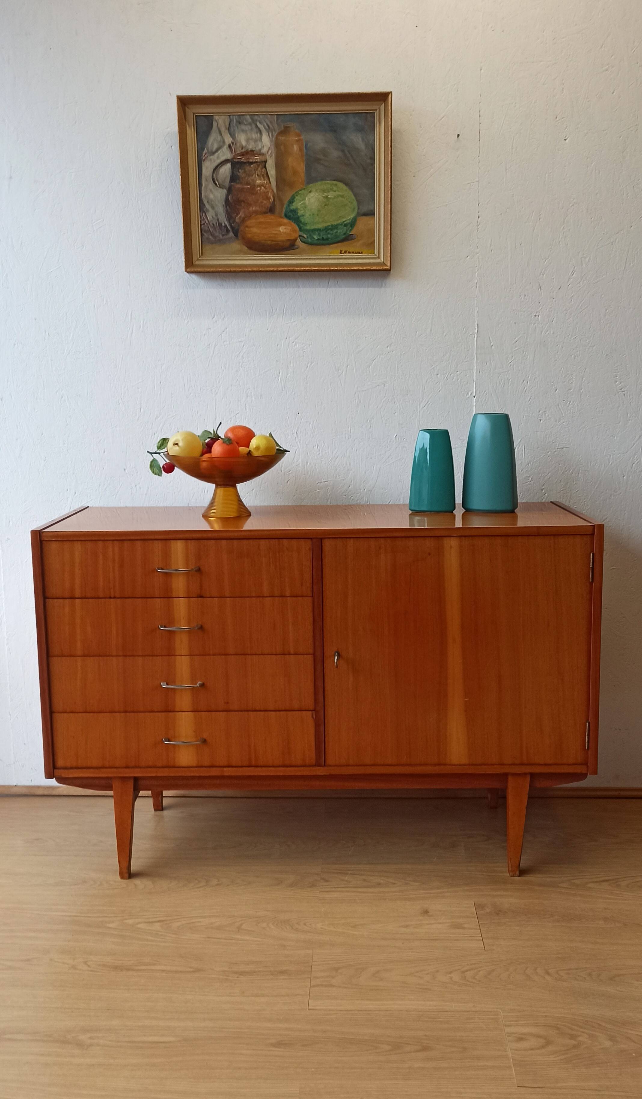 Buffet moderniste, années 1970