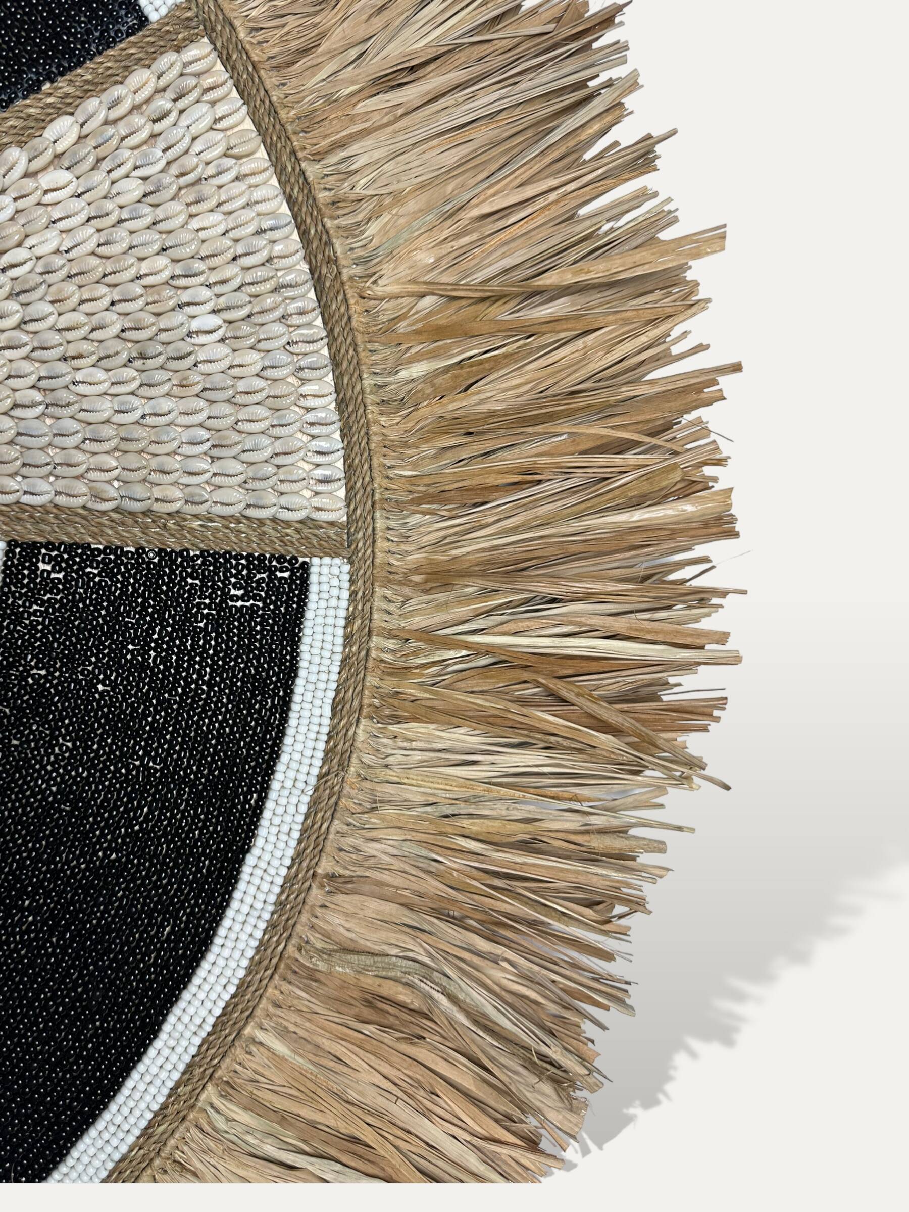 Miroir noir en raphia & plume