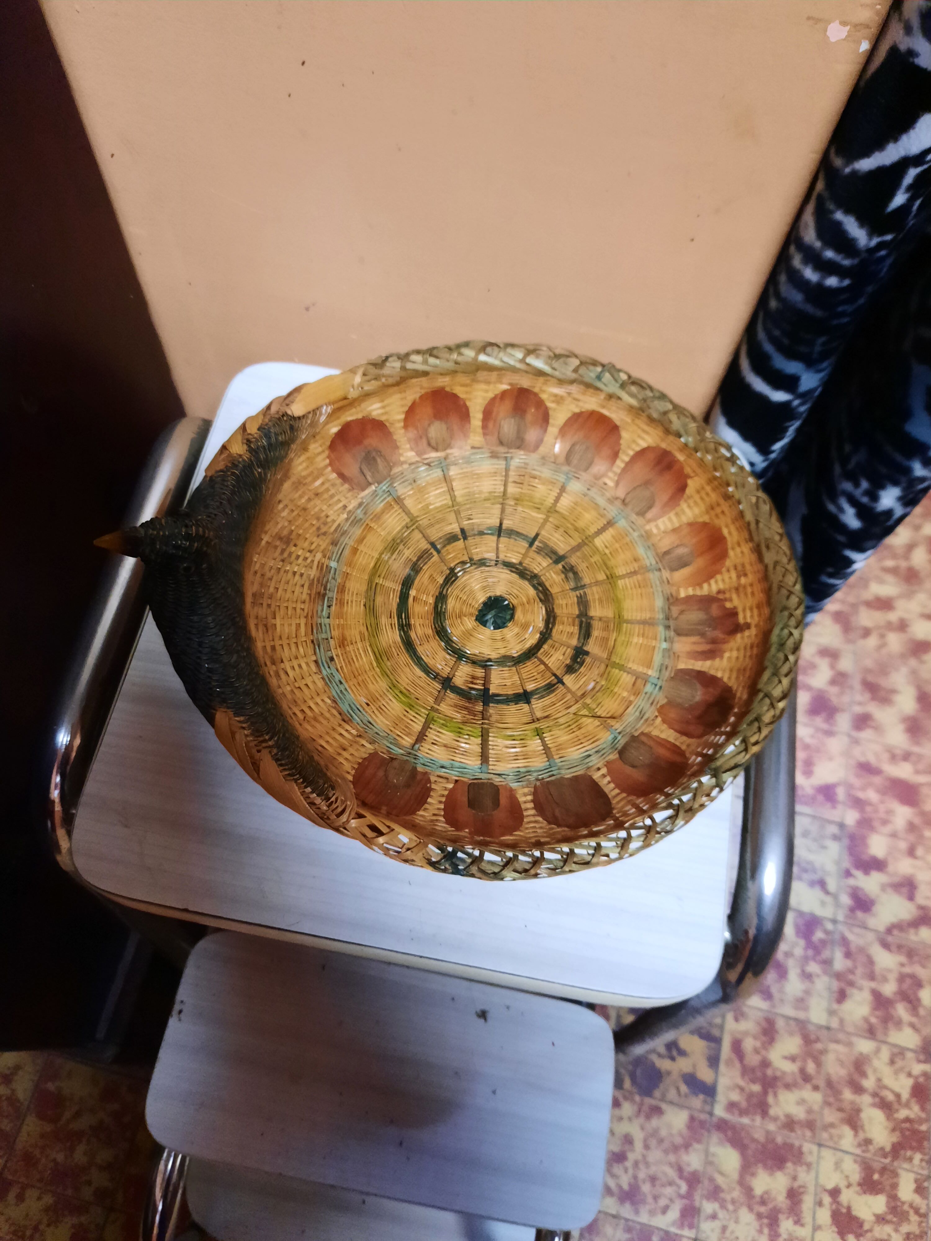 Peacock-shaped basket