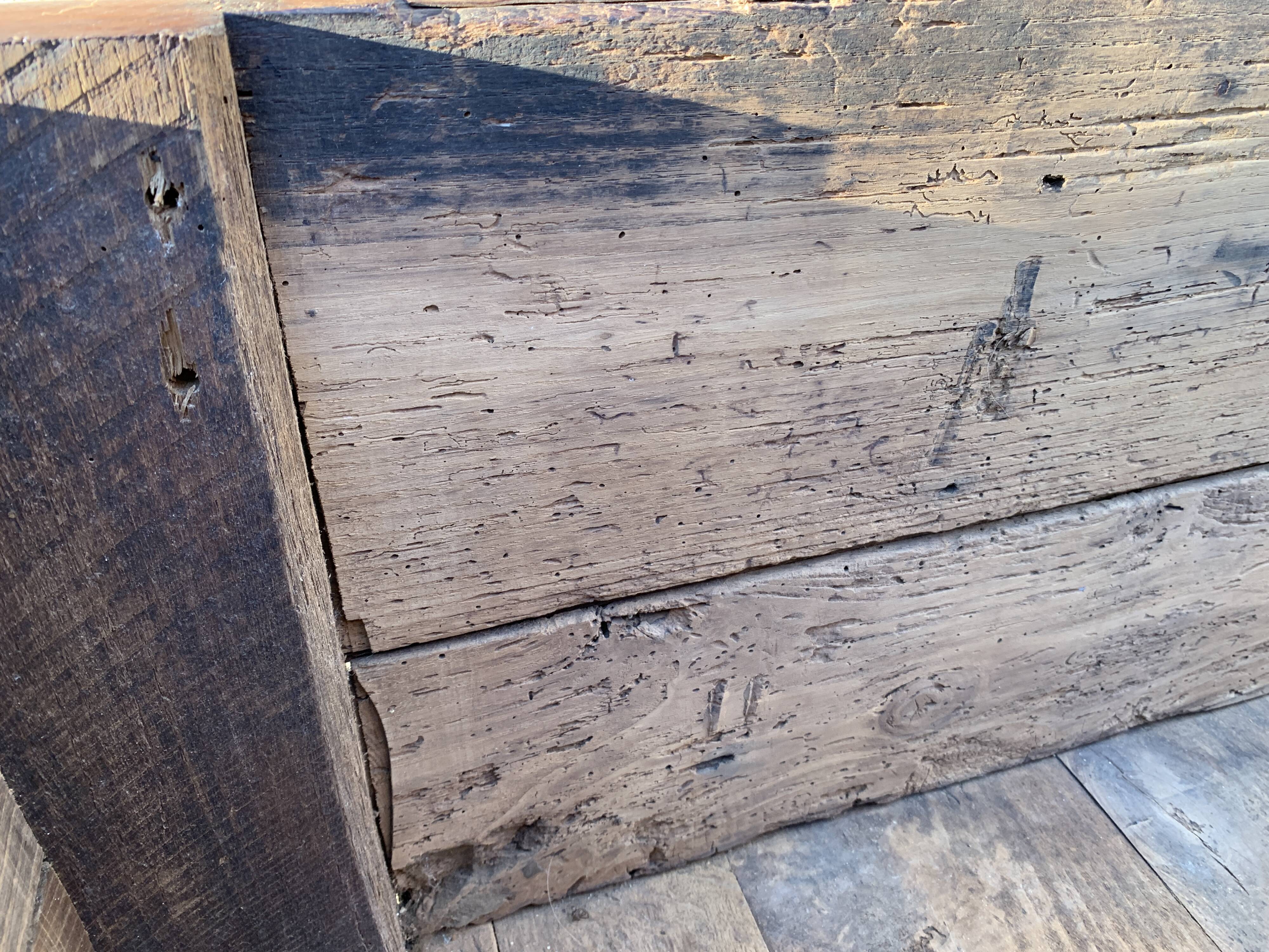 Wooden chest chene