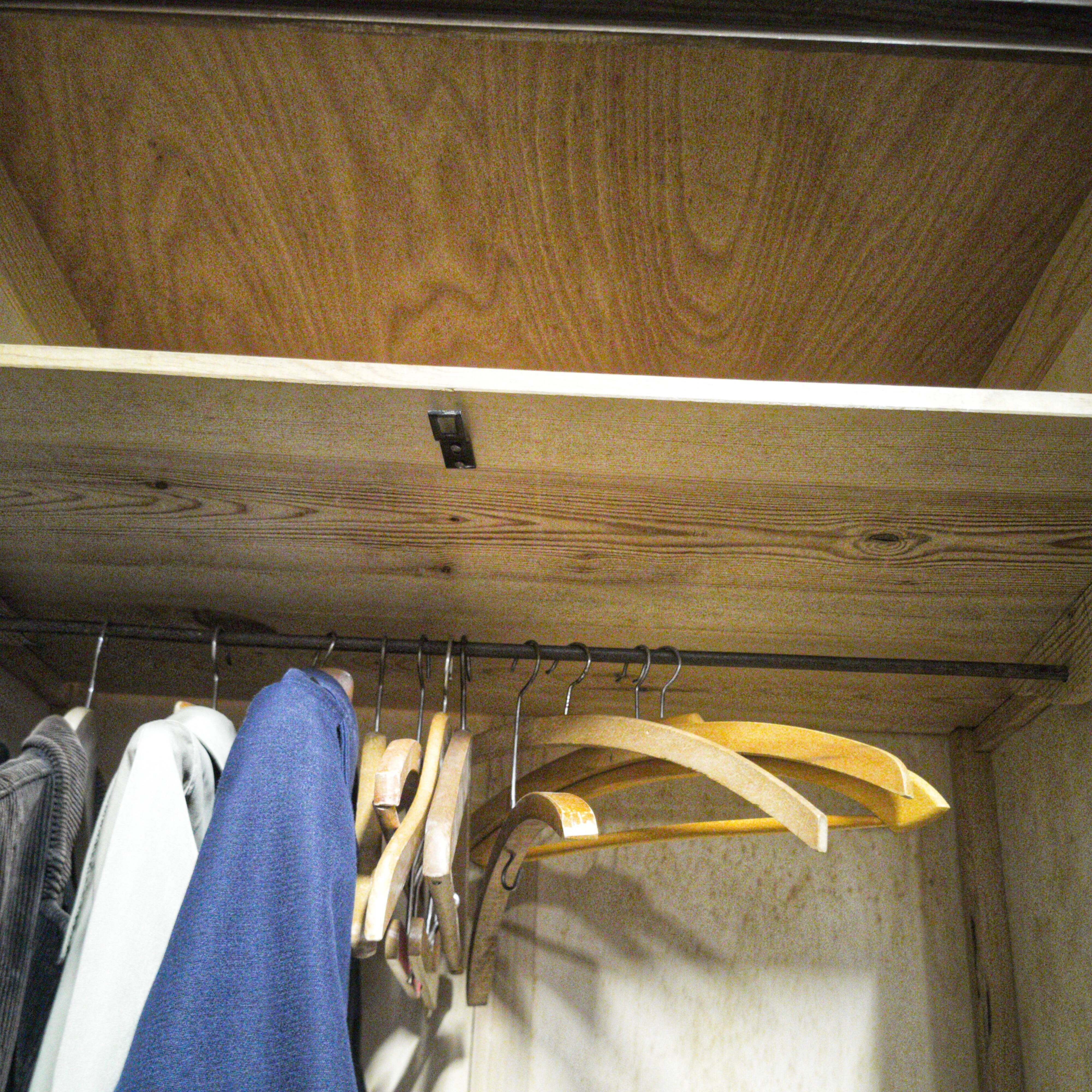 Armoire parisienne