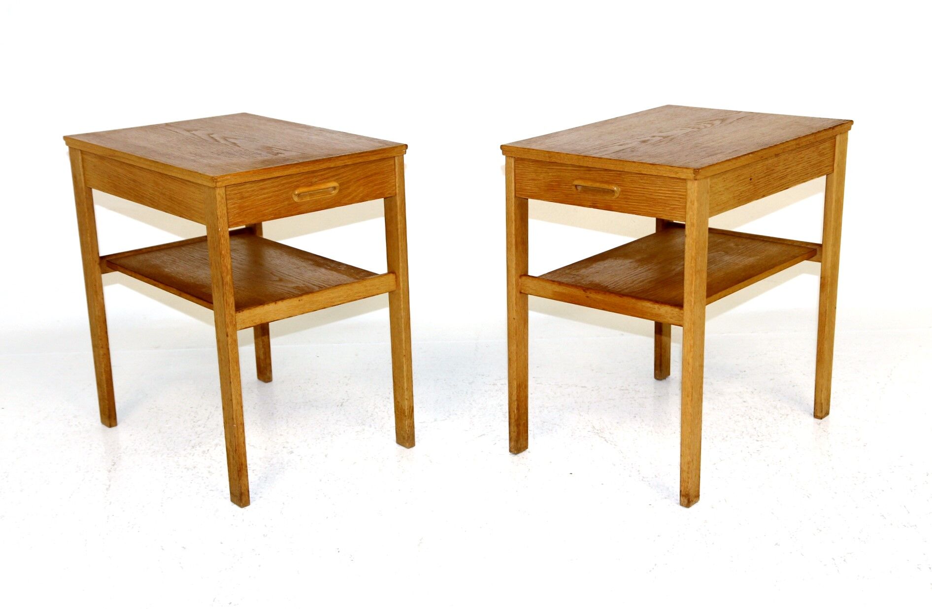 Paire de table chevets en chêne, Suède, 1960