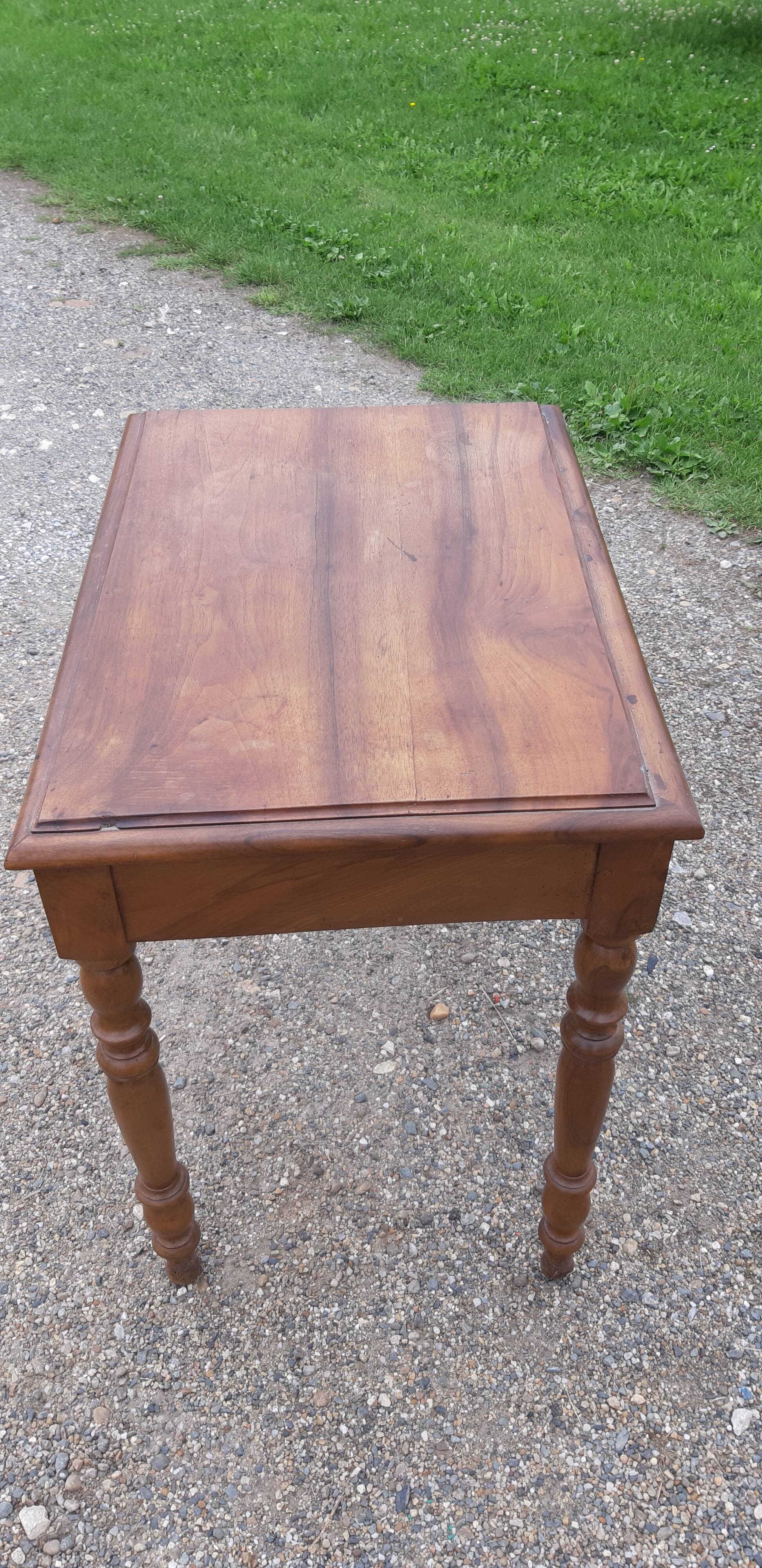 Walnut table 19th, 1 drawer