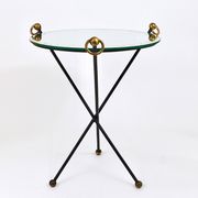 Table d'appoint miroir française milieu du siècle, style Jacques Adnet, laiton, années 1950