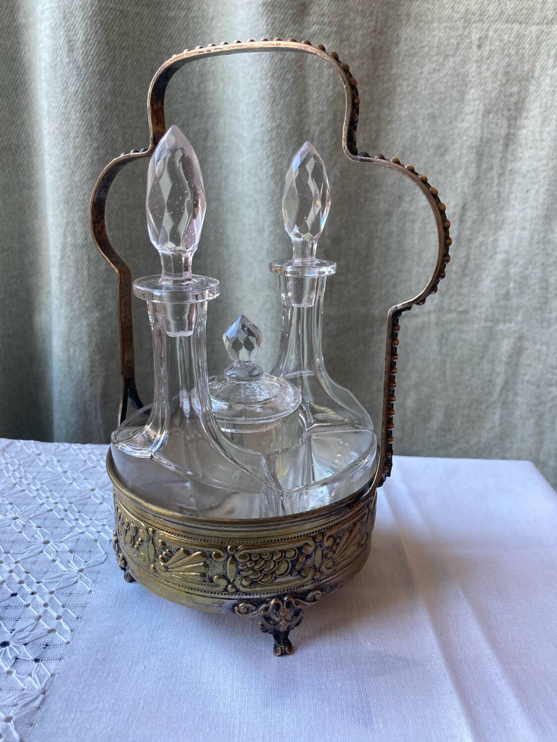 Vinaigriers ancien verre et métal ajouré