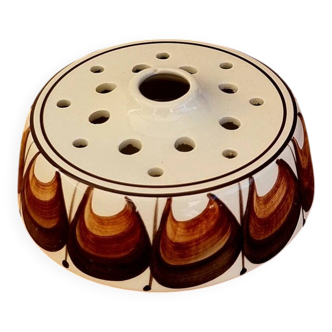 Vintage Jersey Pottery pique flowers in ceramic with a brown pattern from the 1970s.