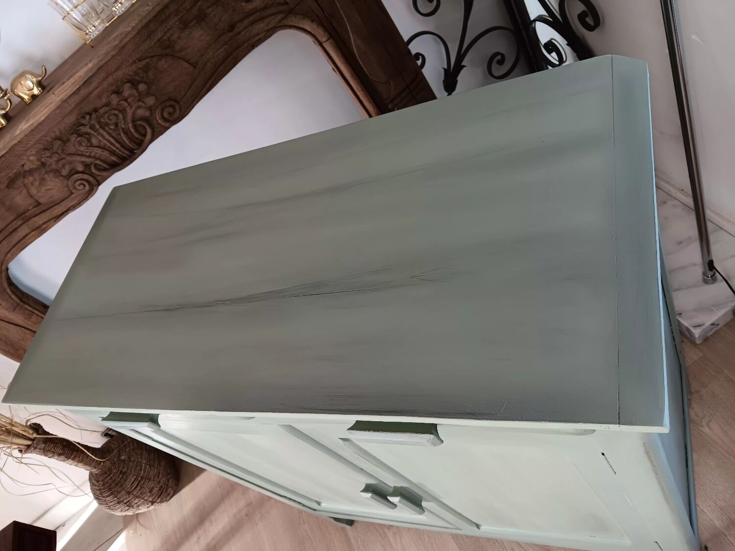 Green Parisian buffet