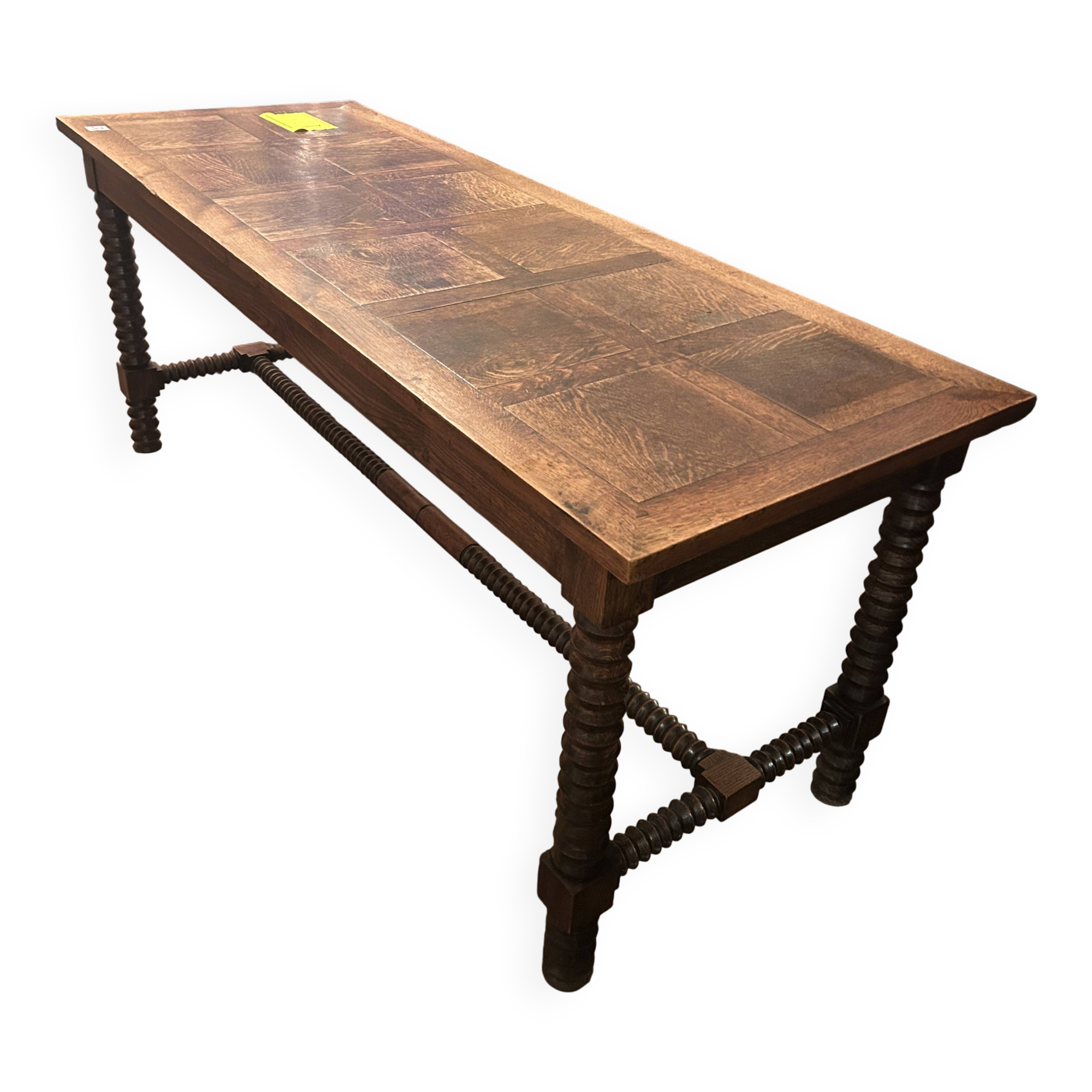 Longue table en bois massif