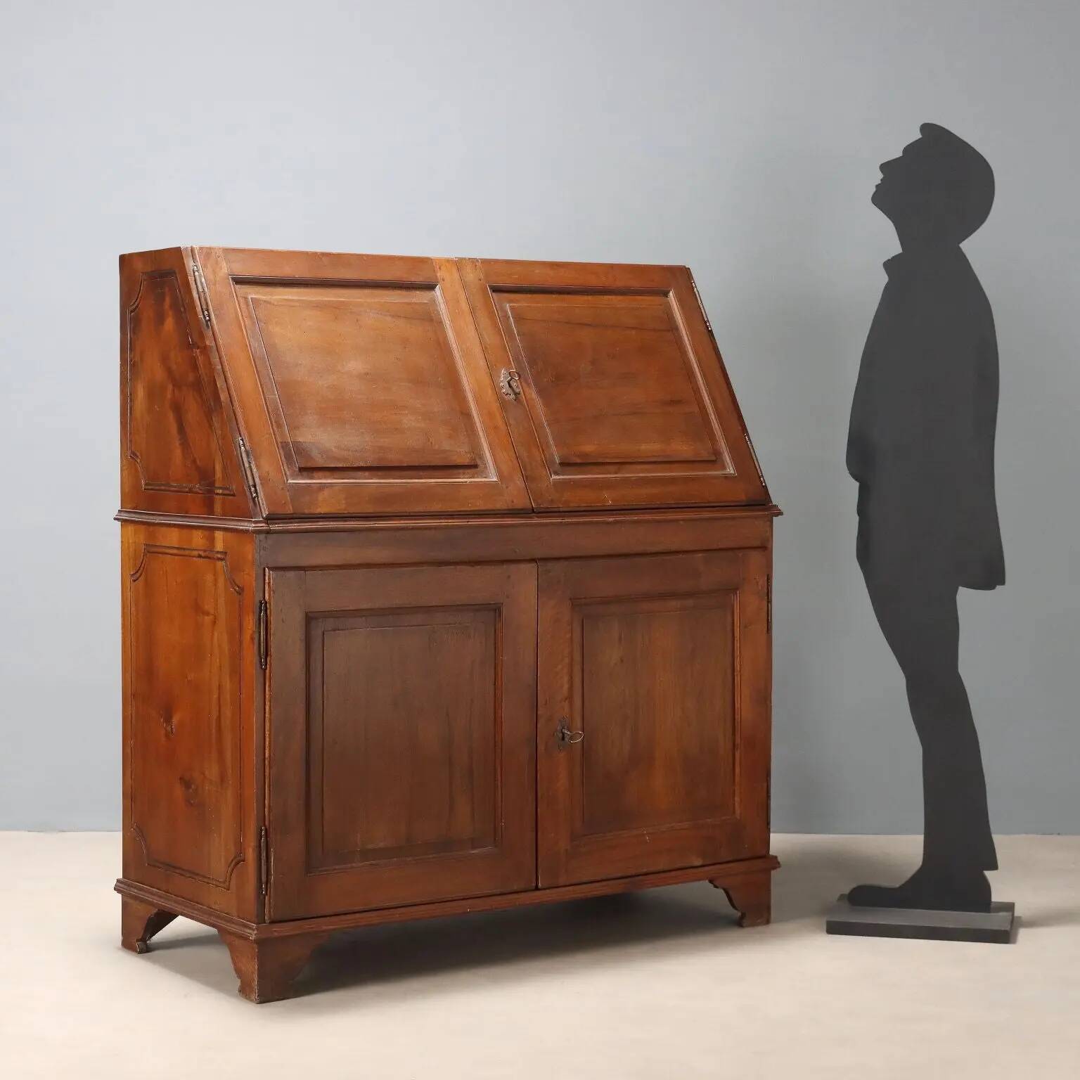 Antique walnut sideboard with pine drawers, Italy, 19th century.