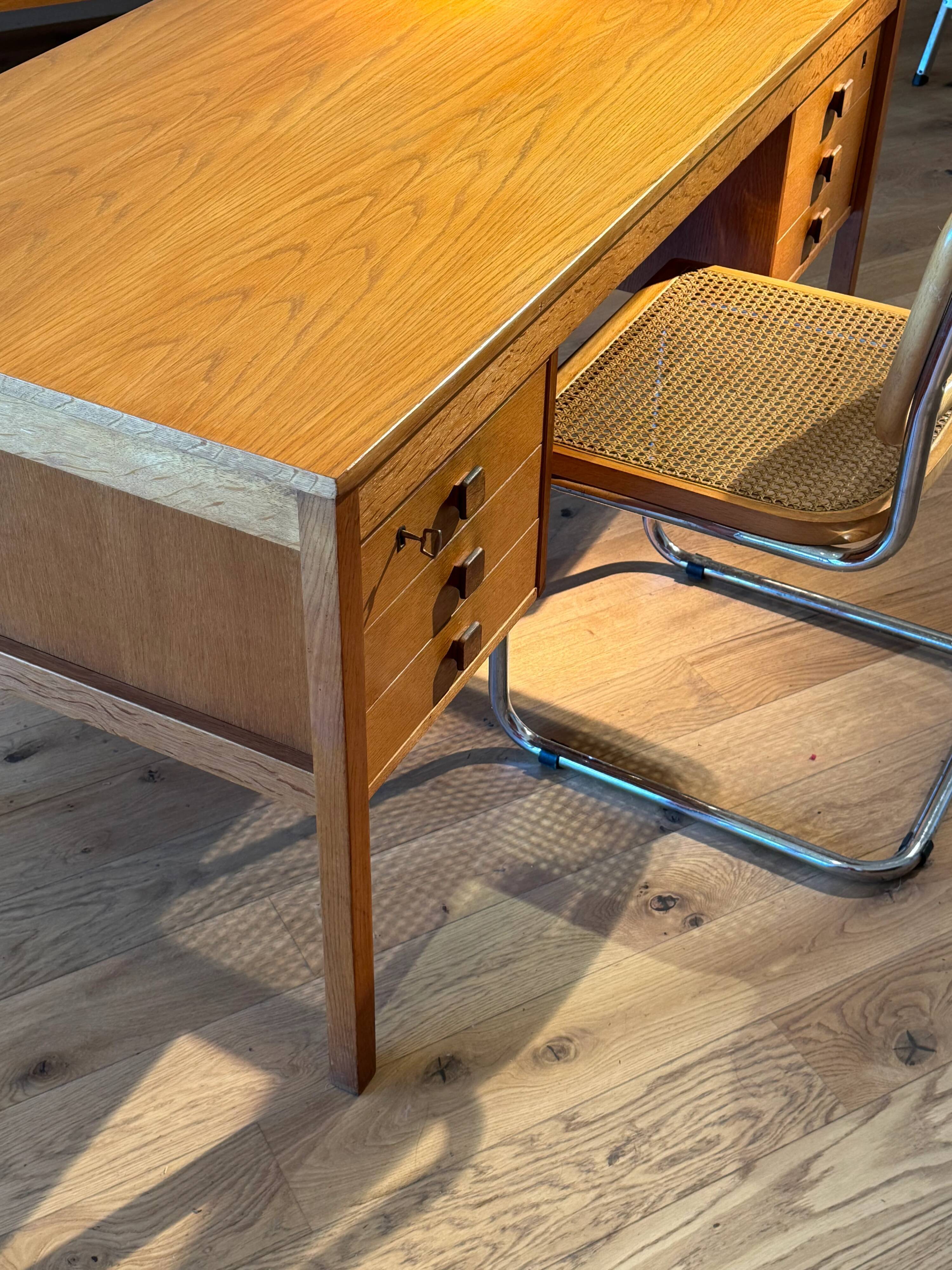 Bureau scandinave vintage en chêne doré "Jonas"