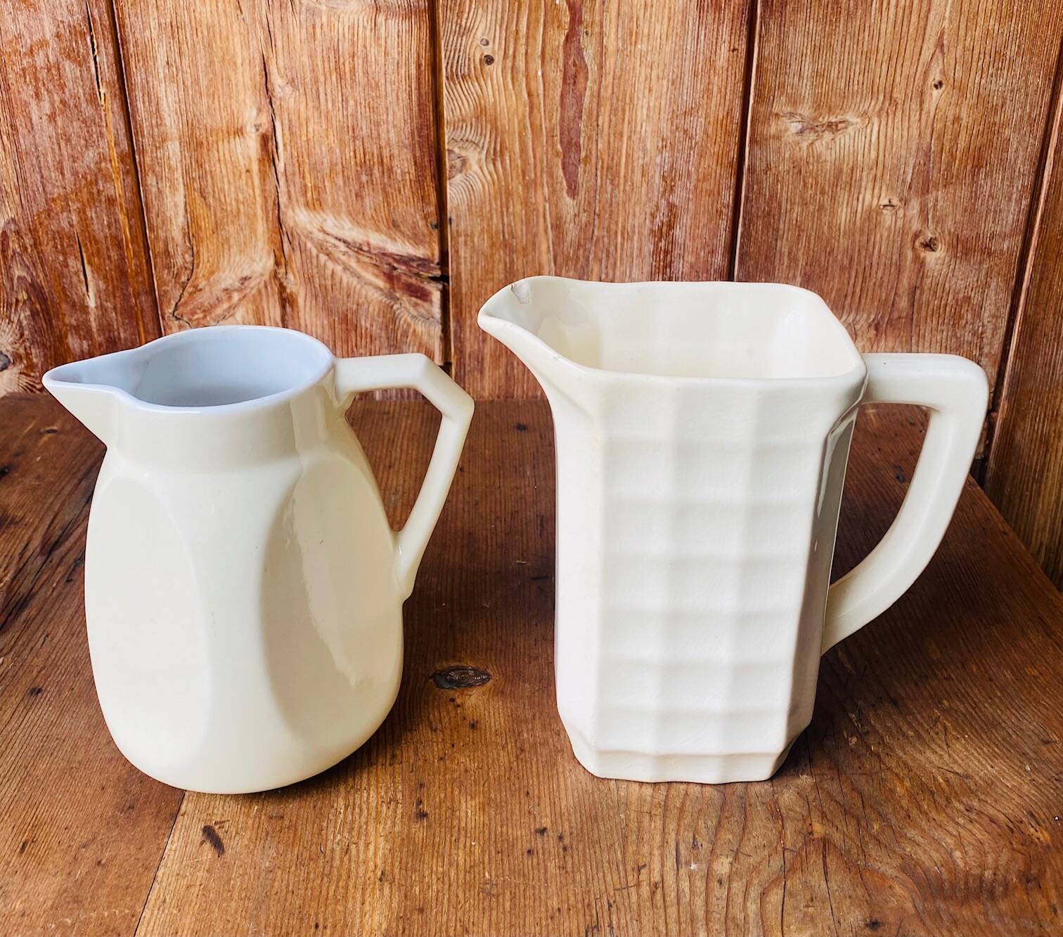 A pair of vintage ceramic jugs from the 1950s.