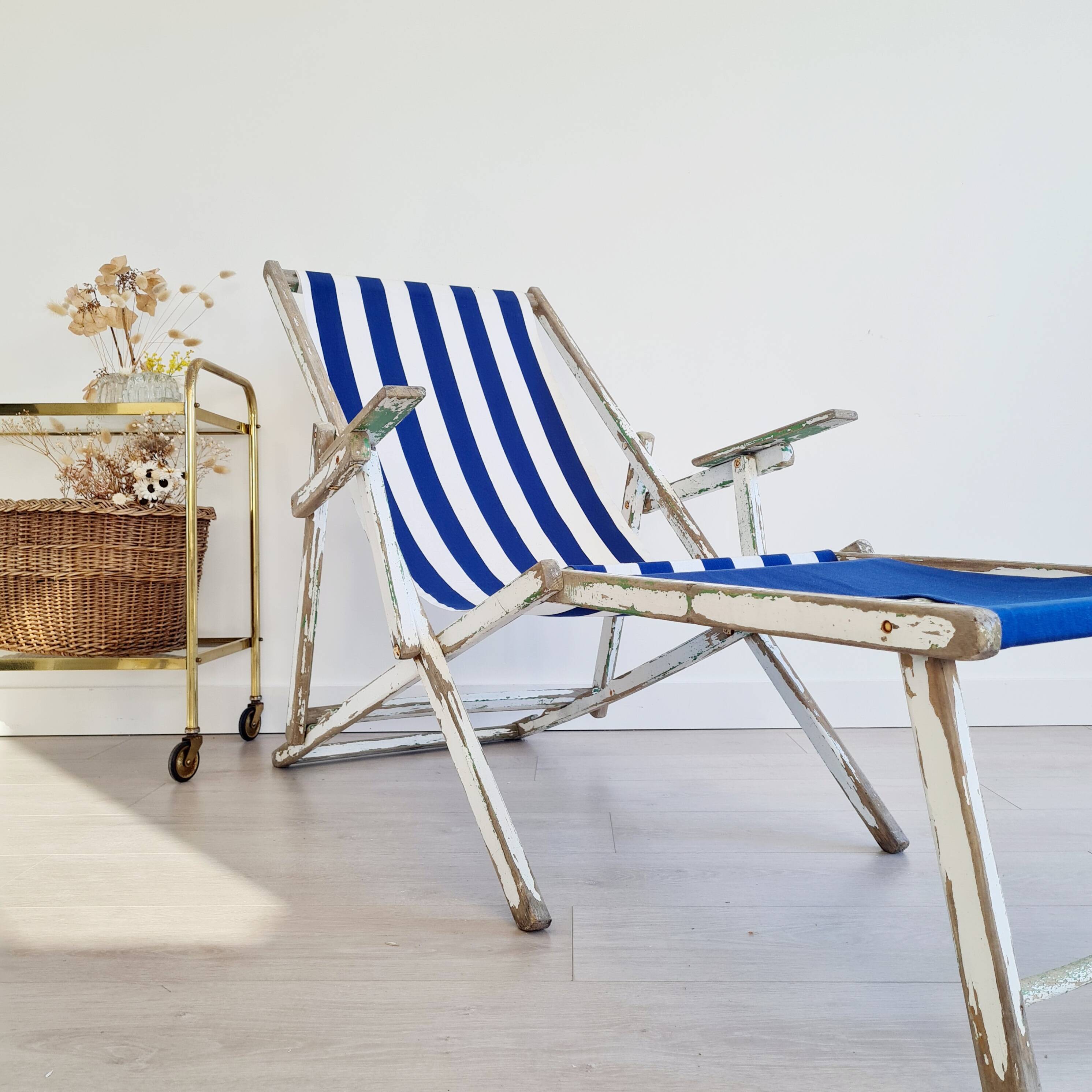 Deck chair - Vintage striped blue and white fabric.