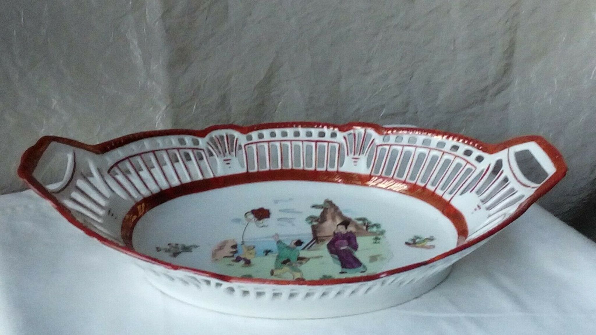 Pierced porcelain basket from Bavaria, Asian decorative bread basket.