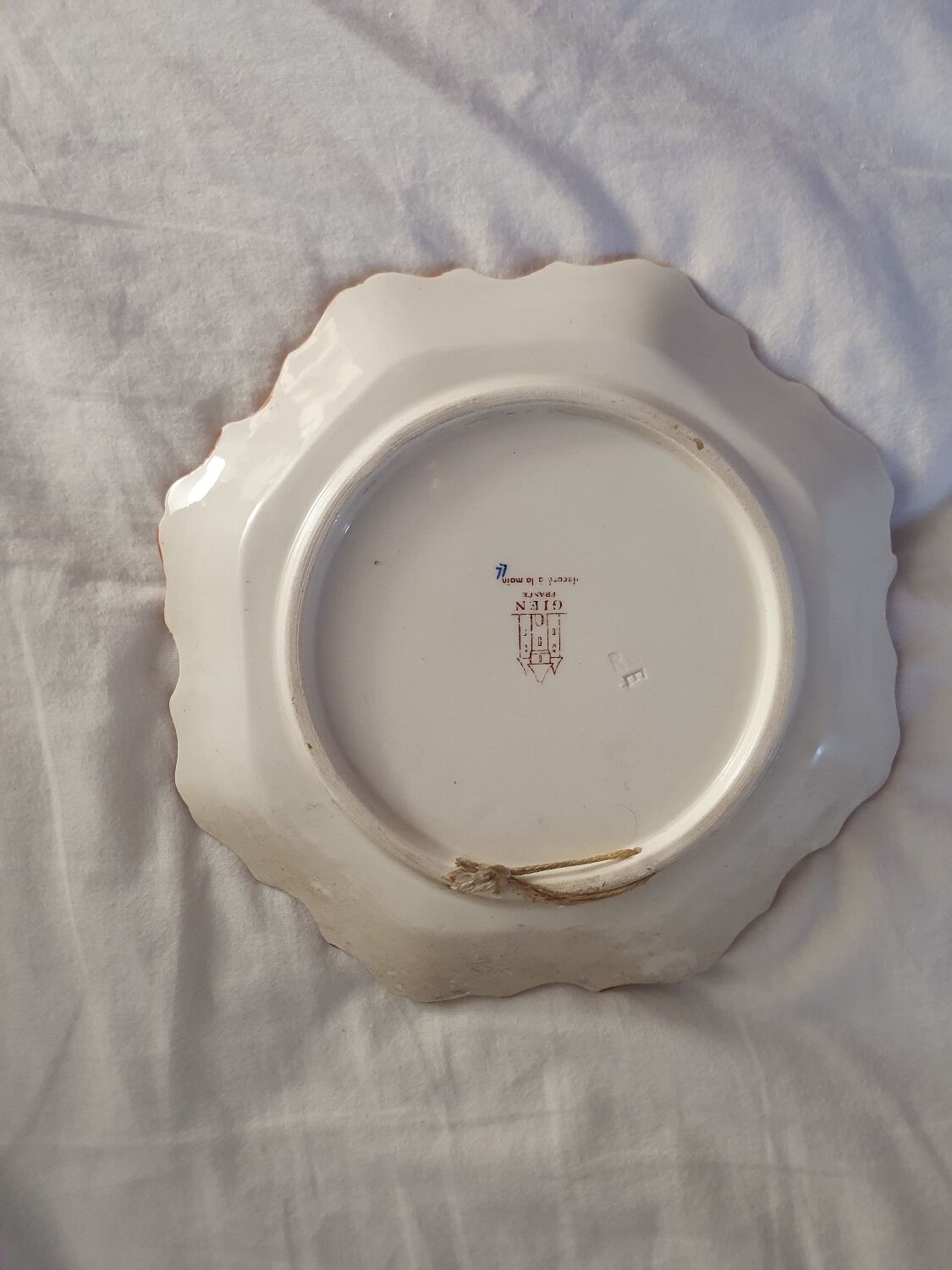 Faience plate of Gien