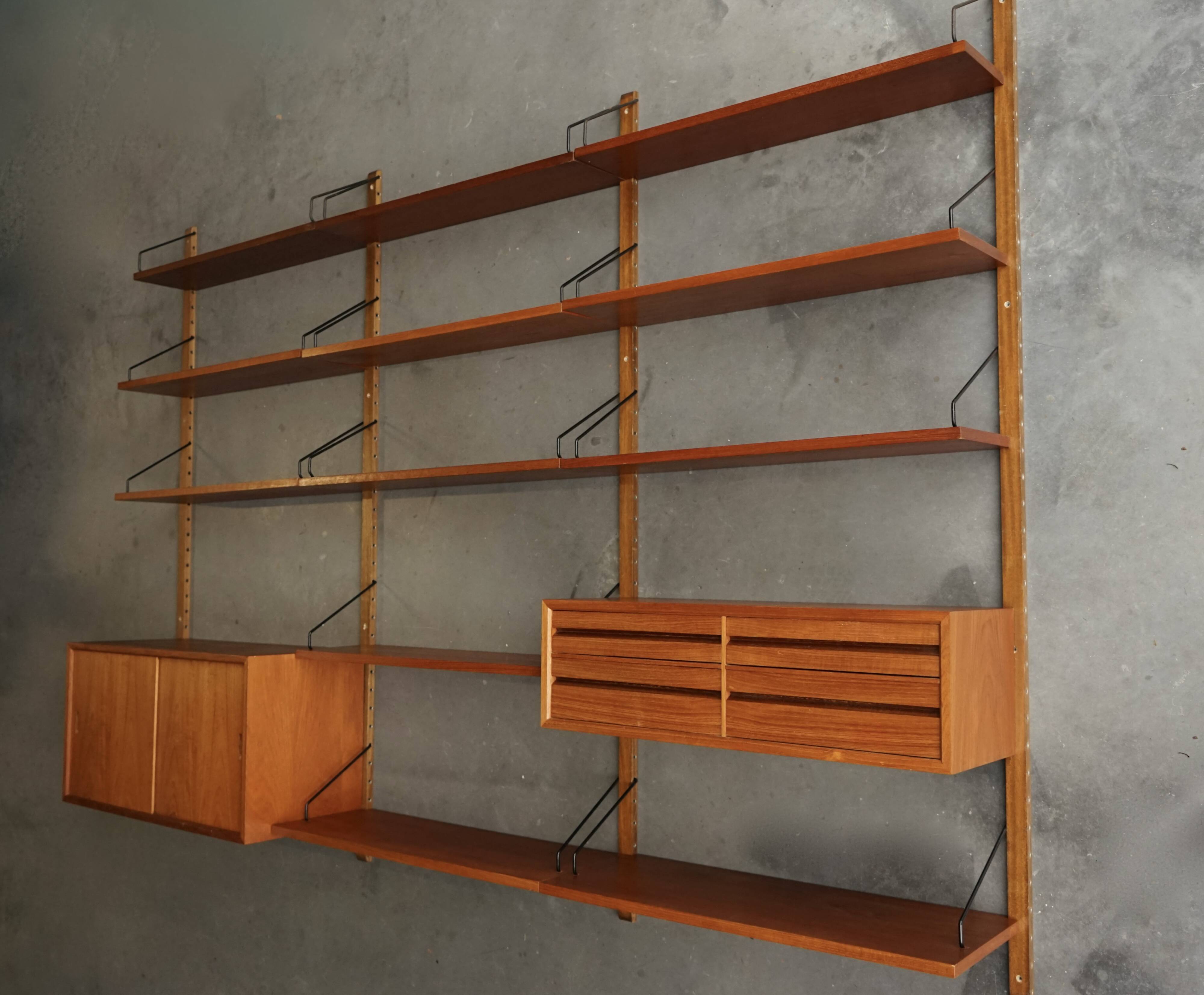 Meuble mural en teck danois du milieu du siècle par Poul Cadovius pour Cado