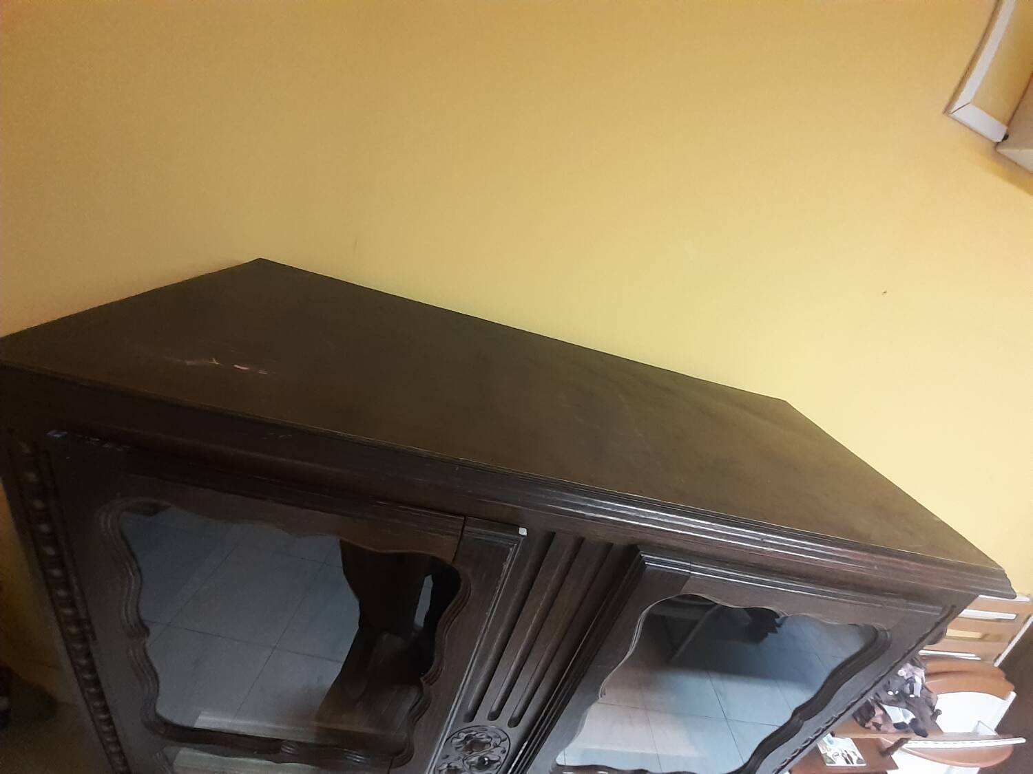 Glass cabinet/display cabinet/bookshelf