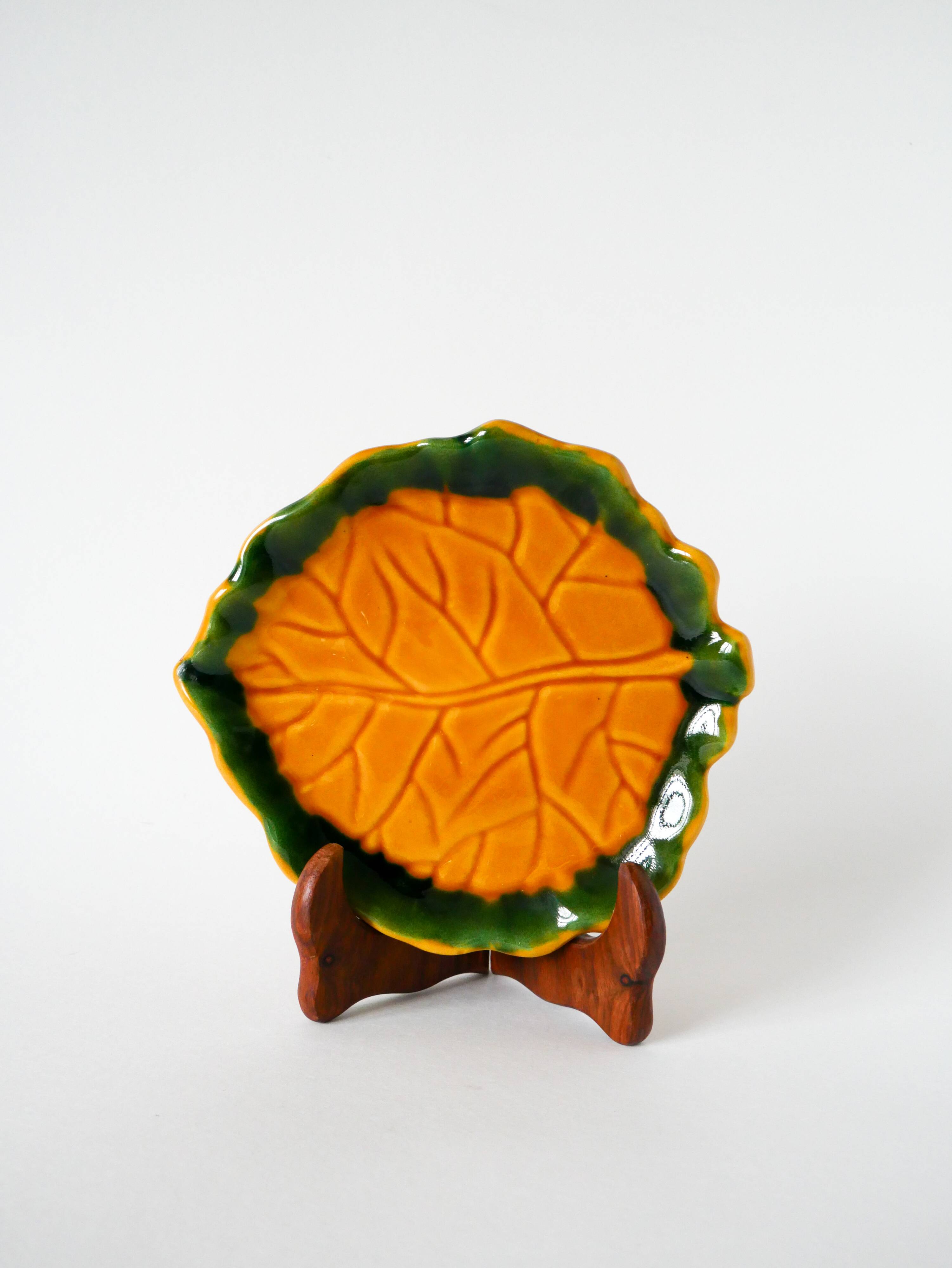 Yellow and green leaf slip pocket, 1970