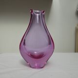 Vase en verre violet
