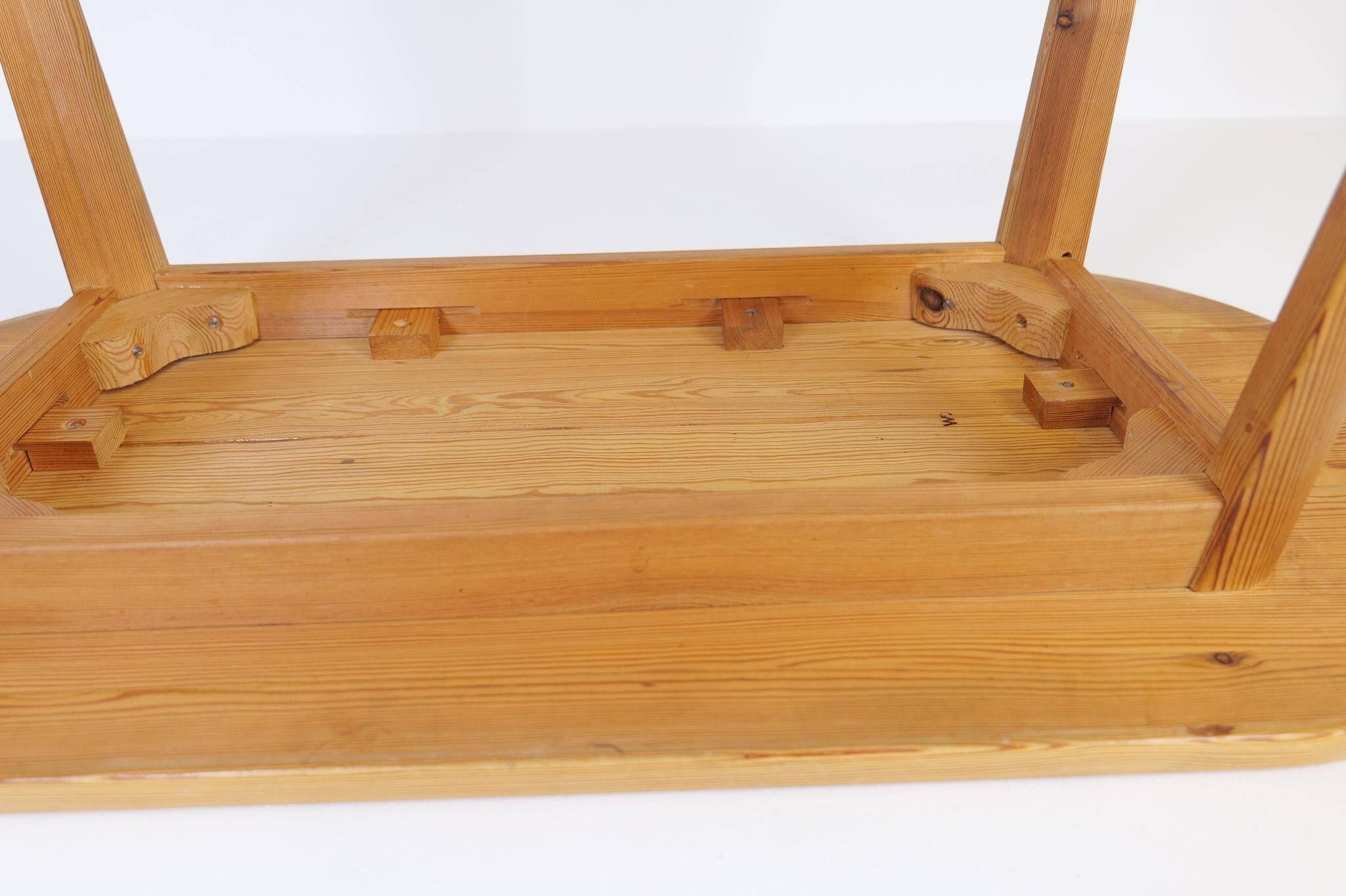 Table basse en pin du milieu du siècle par Carl Malmsten, Suède, années 1940