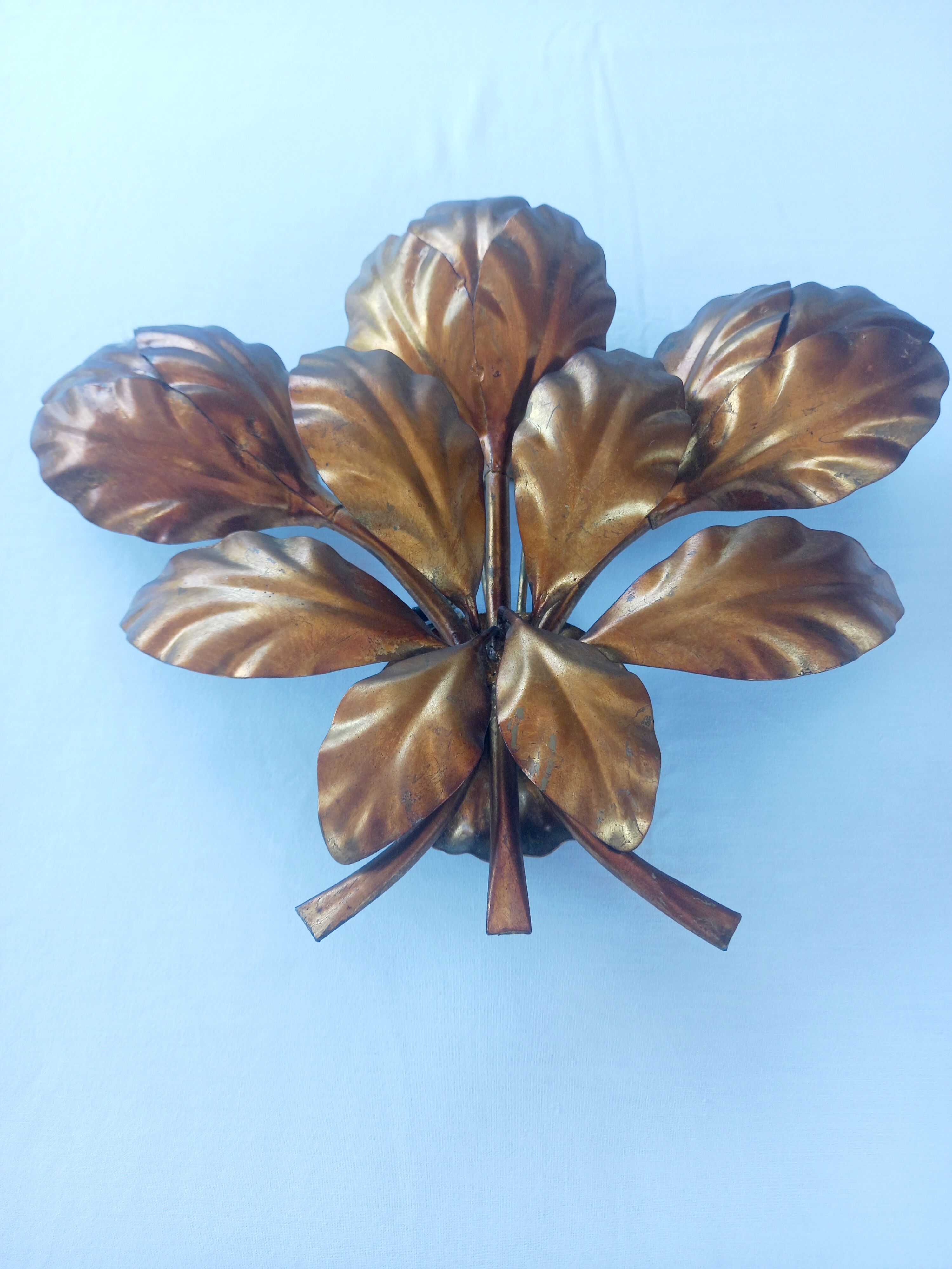 Floral wall lamp