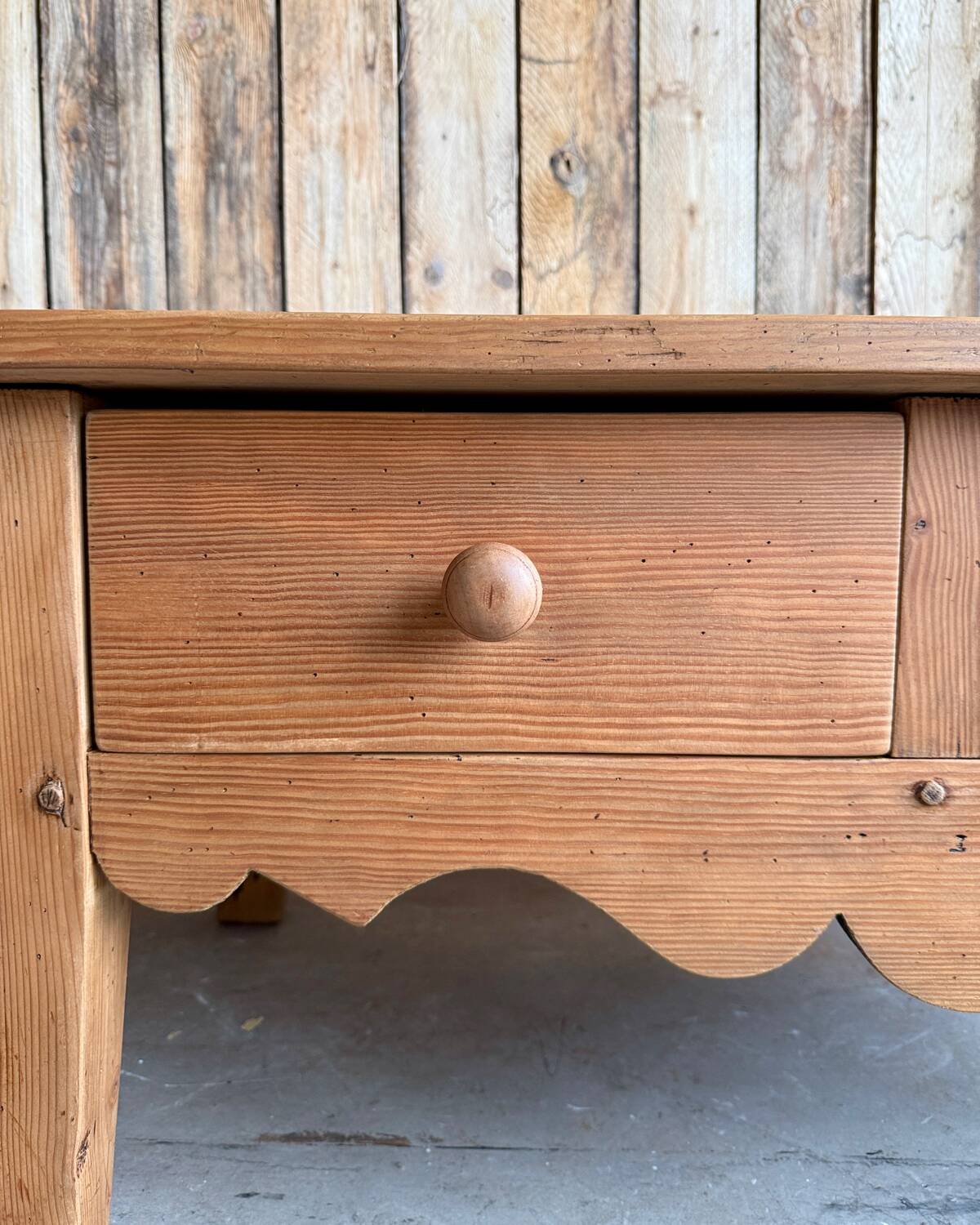 Chic country coffee table in solid pine (renovated)