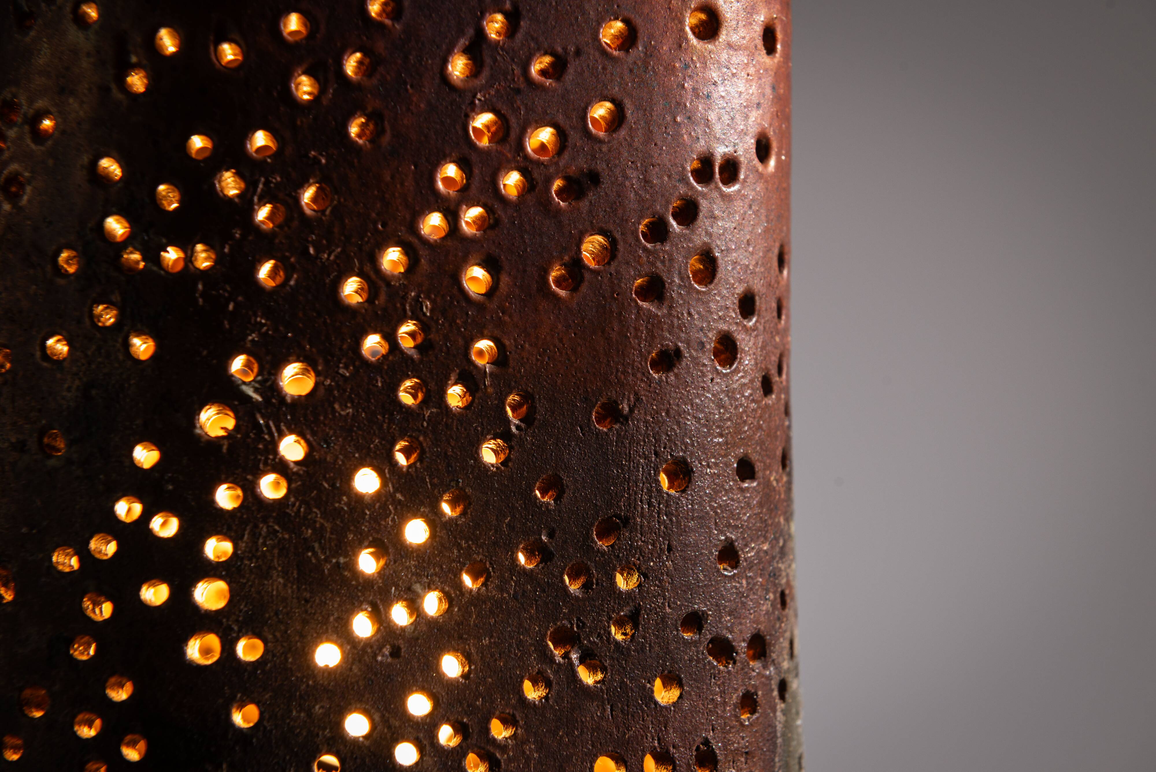 Sculptural ceramic table lamp