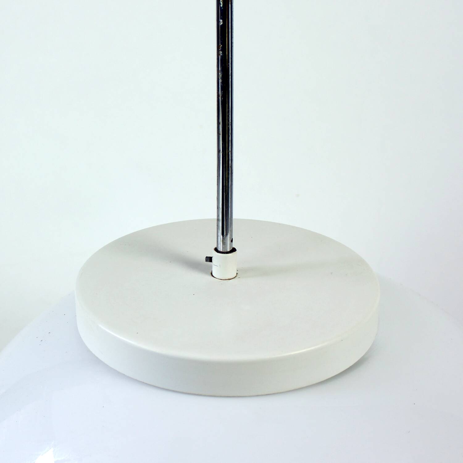 Grand plafonnier en opaline blanche, Tchécoslovaquie, années 1960